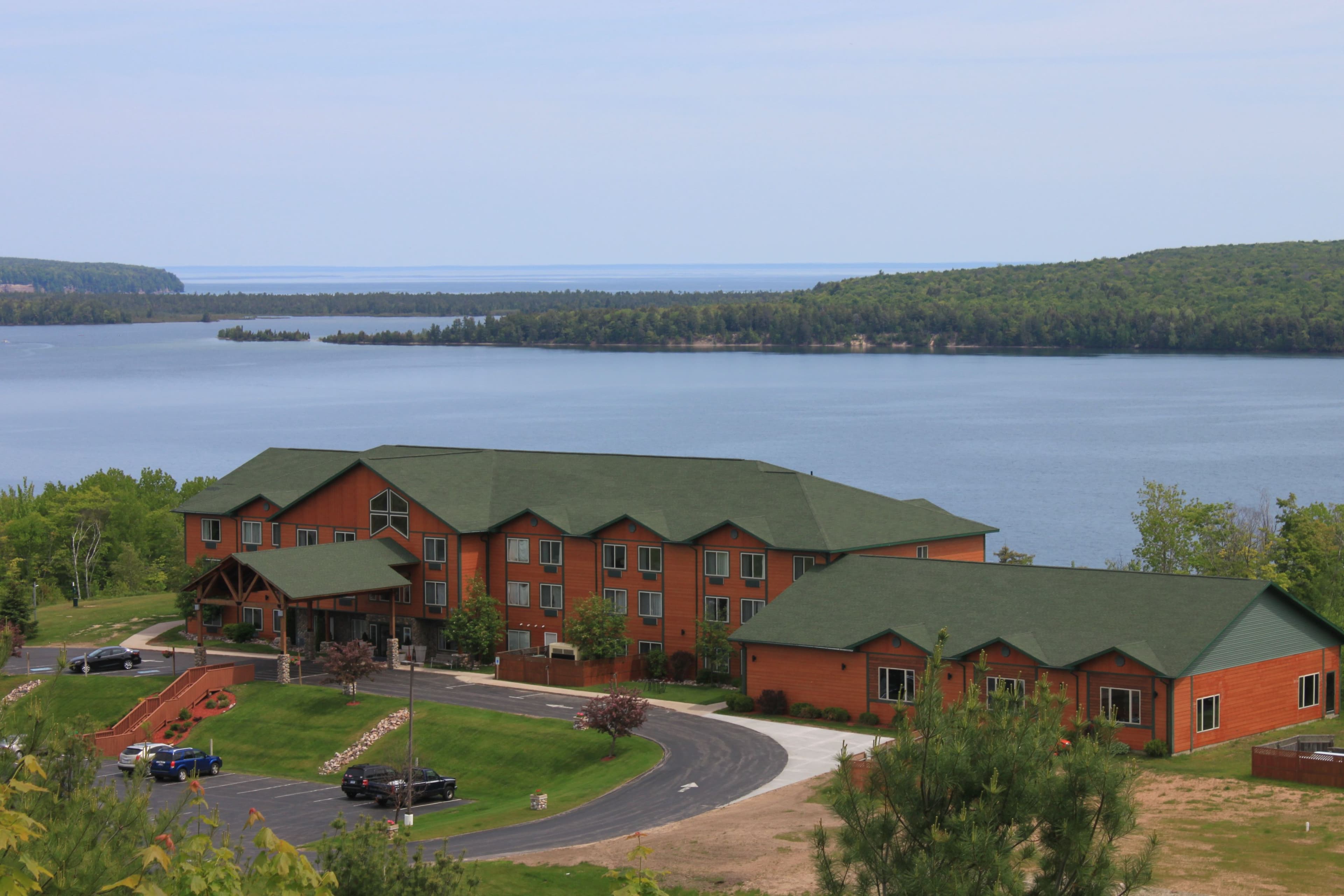 Holiday Inn Express Munising-Lakeview - Image 1