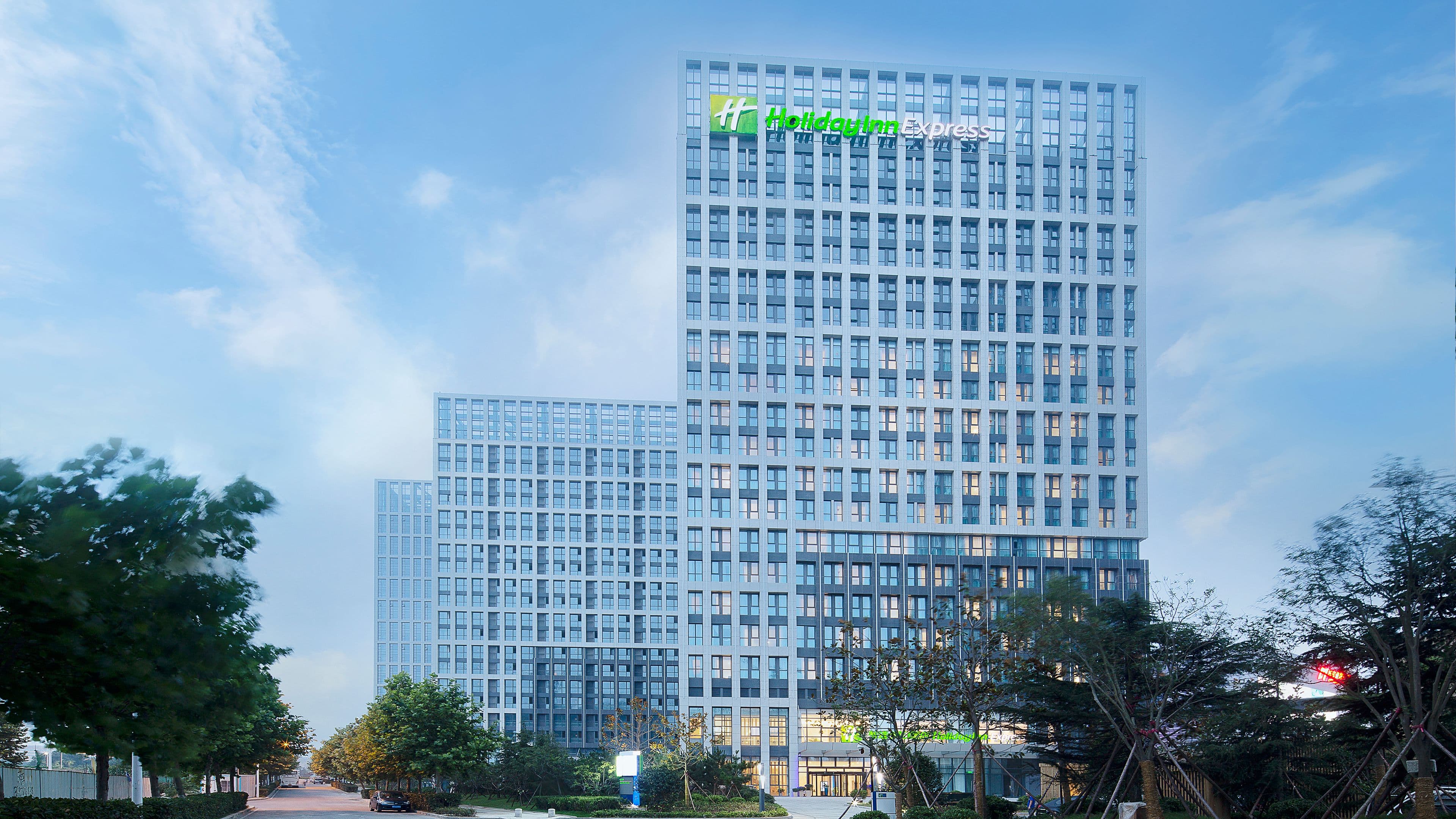 Holiday Inn Express Qingdao West Coast - Image 1