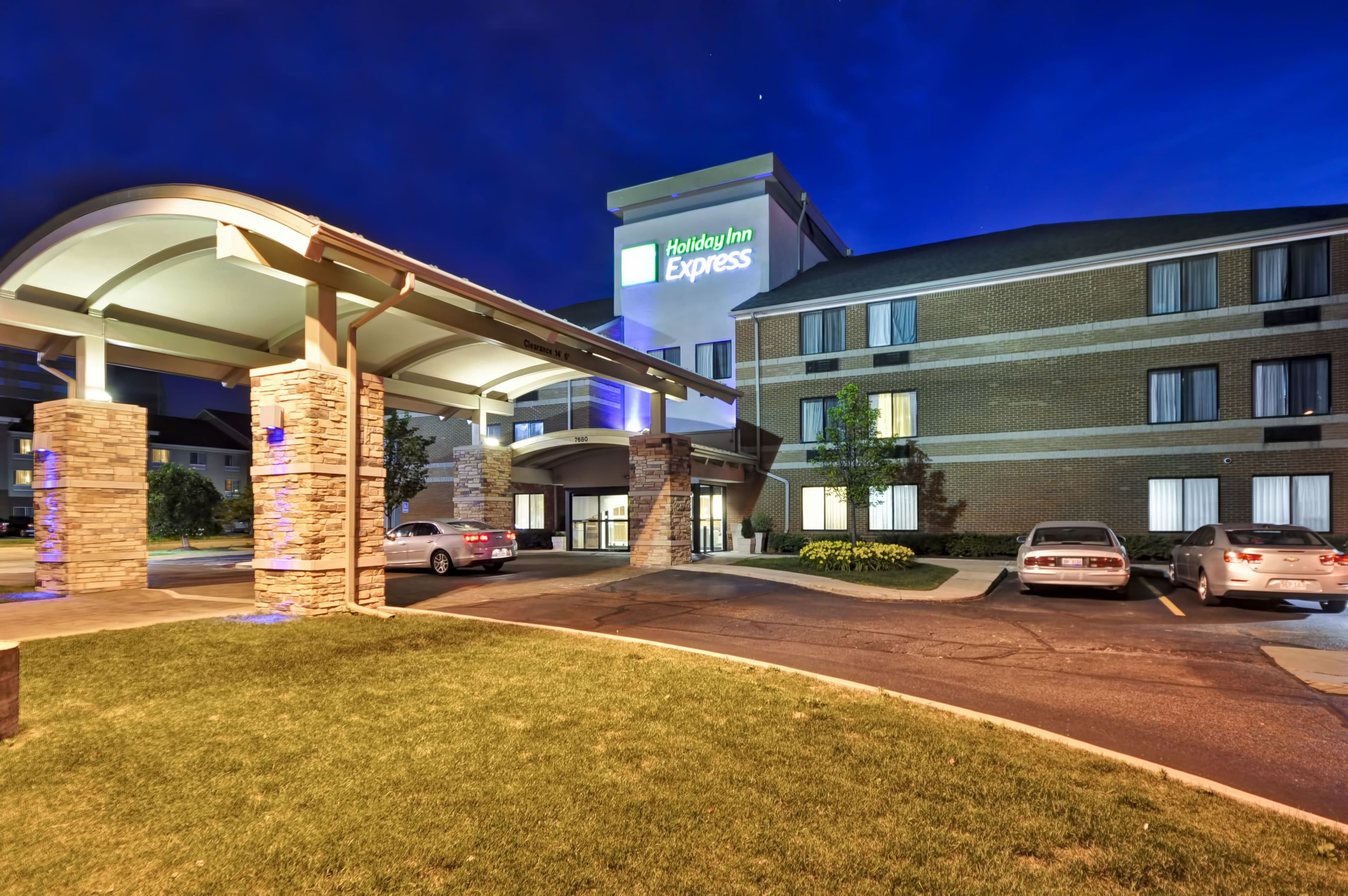 Holiday Inn Express Romulus / Detroit Airport - Image 1