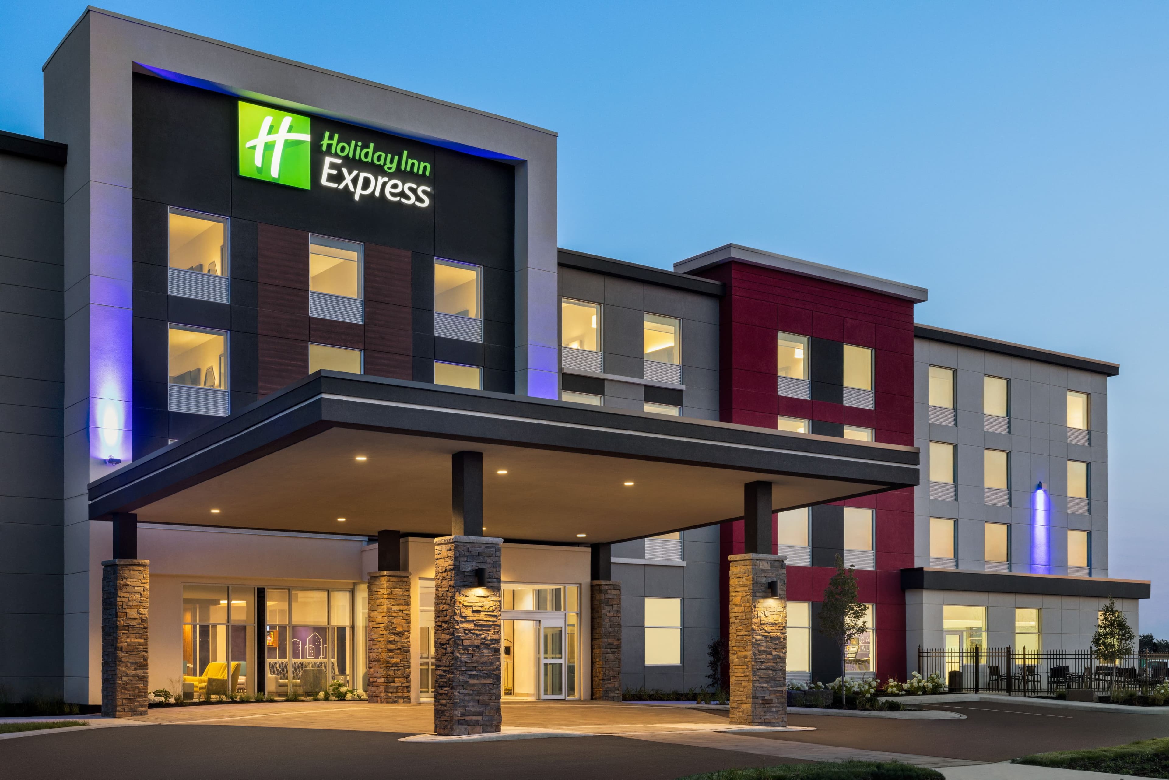 Holiday Inn Express Strathroy - Image 1