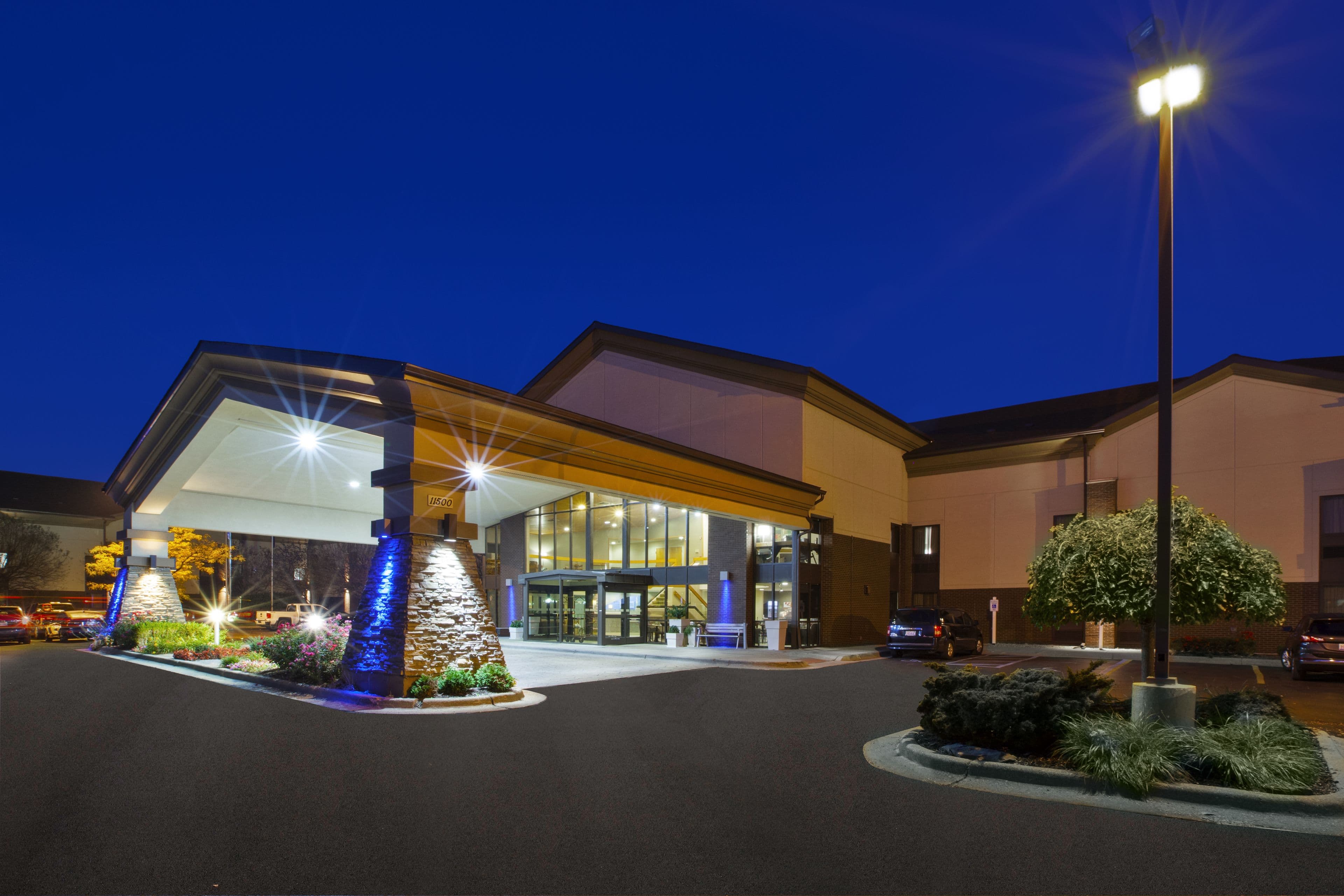 Holiday Inn Express Detroit-Warren (Gm Tech Ctr) - Image 1