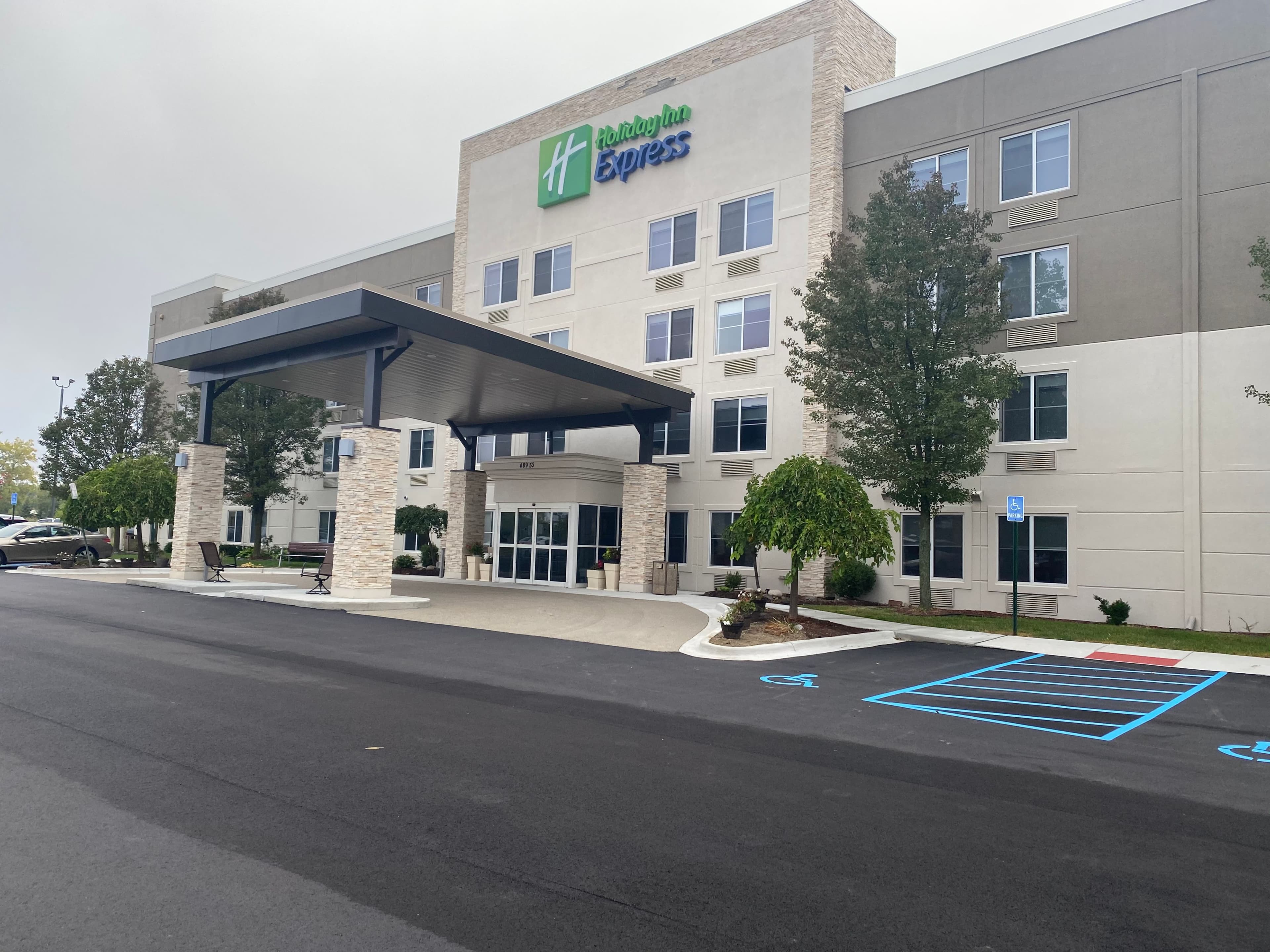 Holiday Inn Express Wixom - Image 1