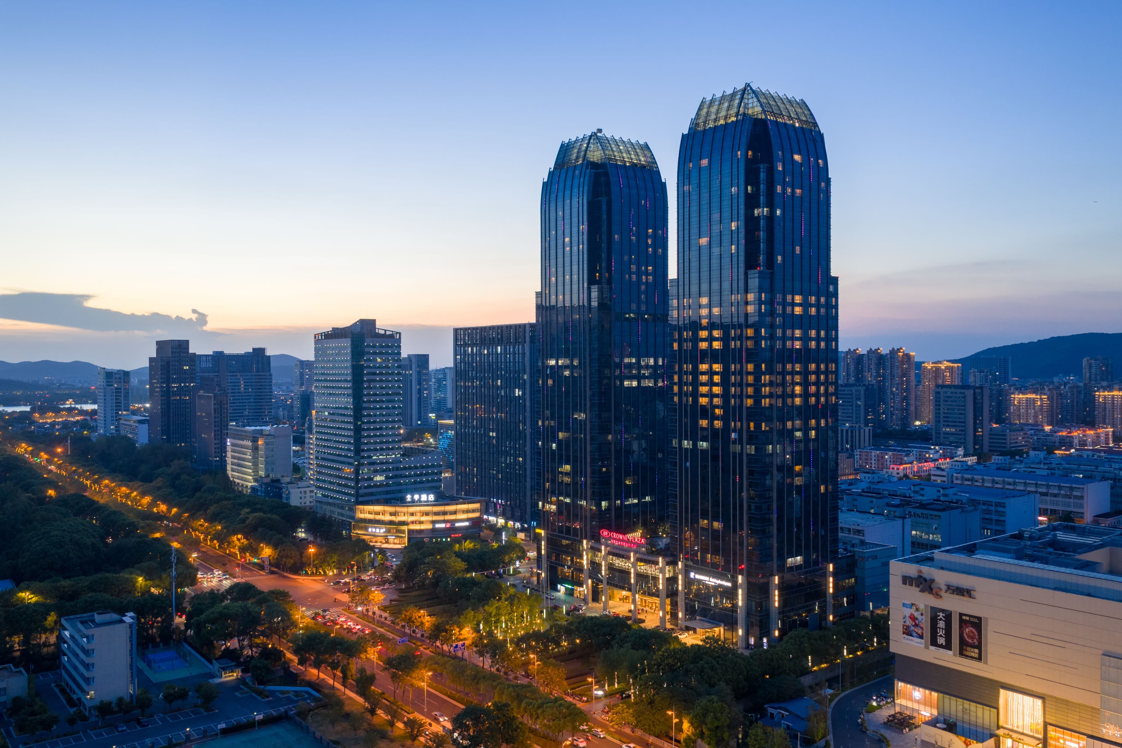 Holiday Inn Express Wuxi Taihu - Image 1
