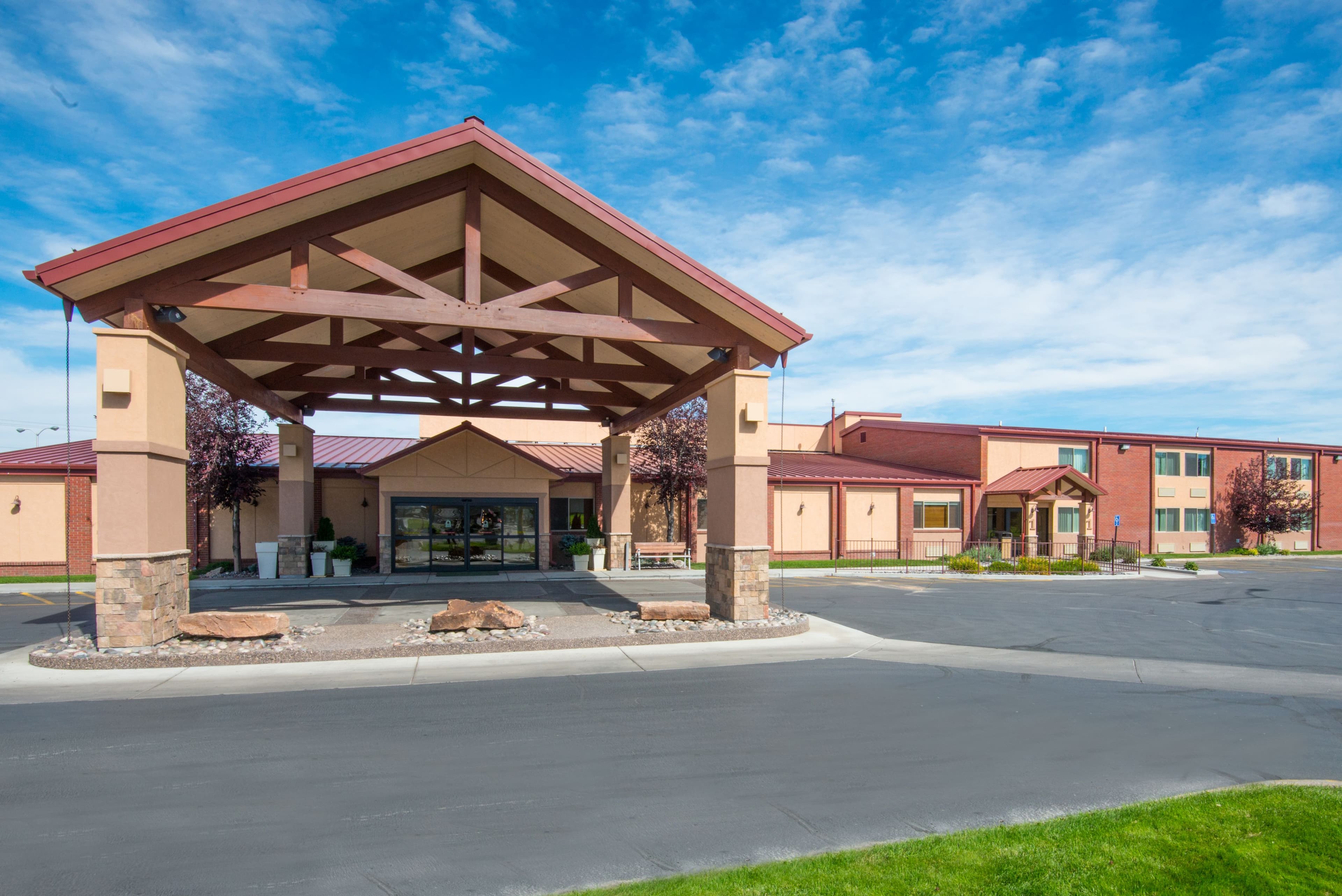 Holiday Inn Riverton-Convention Center - Image 1