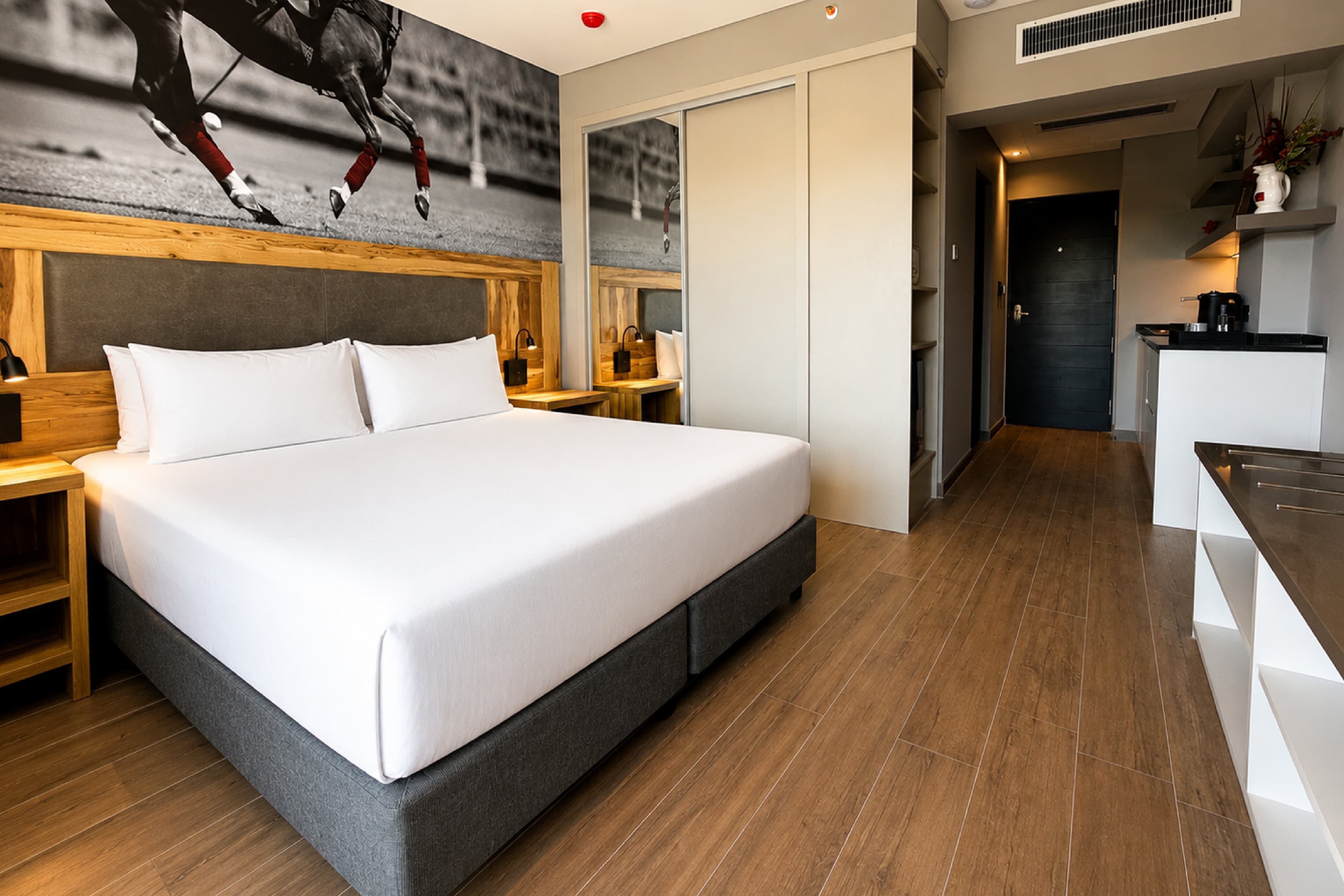Radisson Red Funes — 11