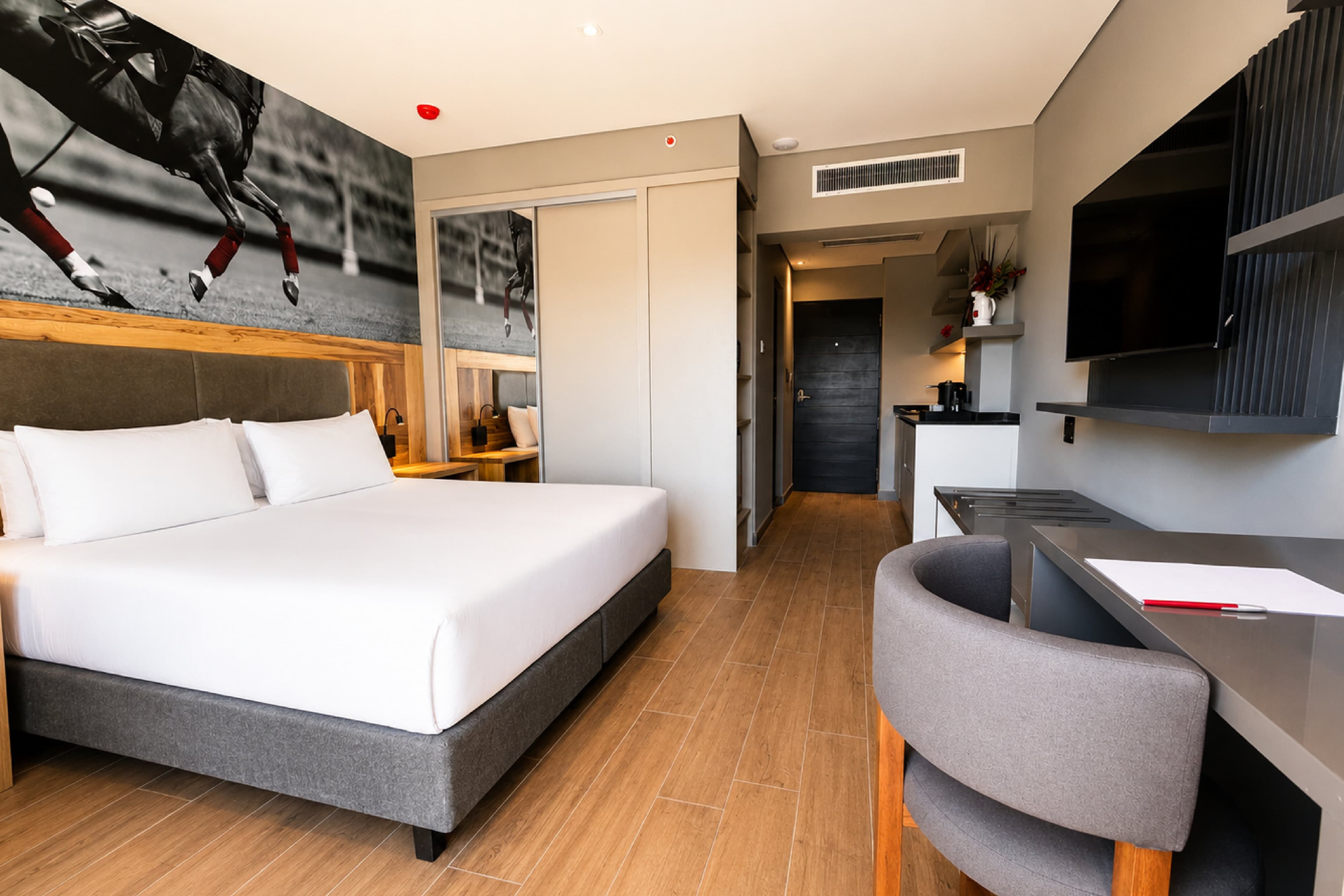 Radisson Red Funes — 12