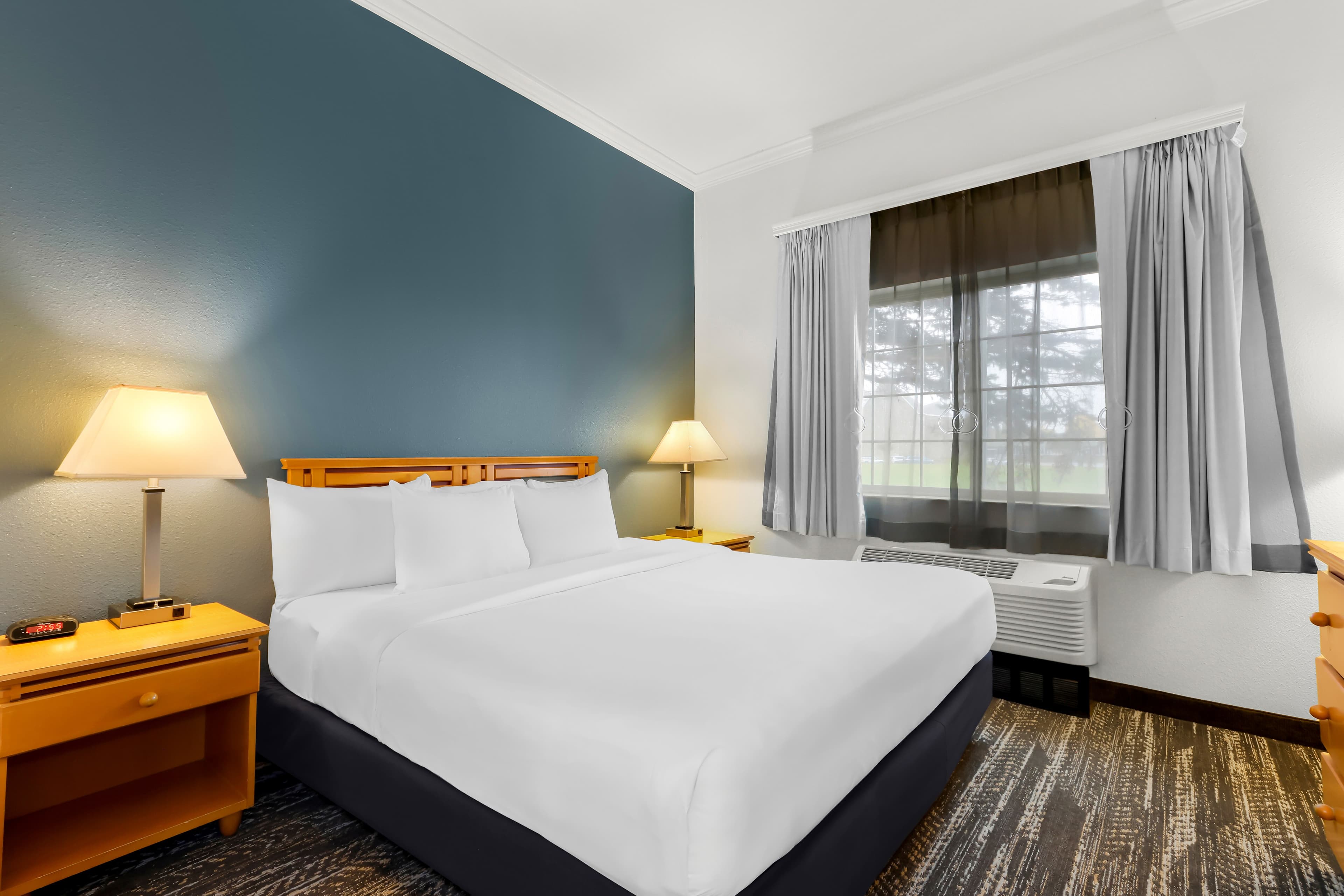 Clarion Suites Anchorage Downtown - Image 2