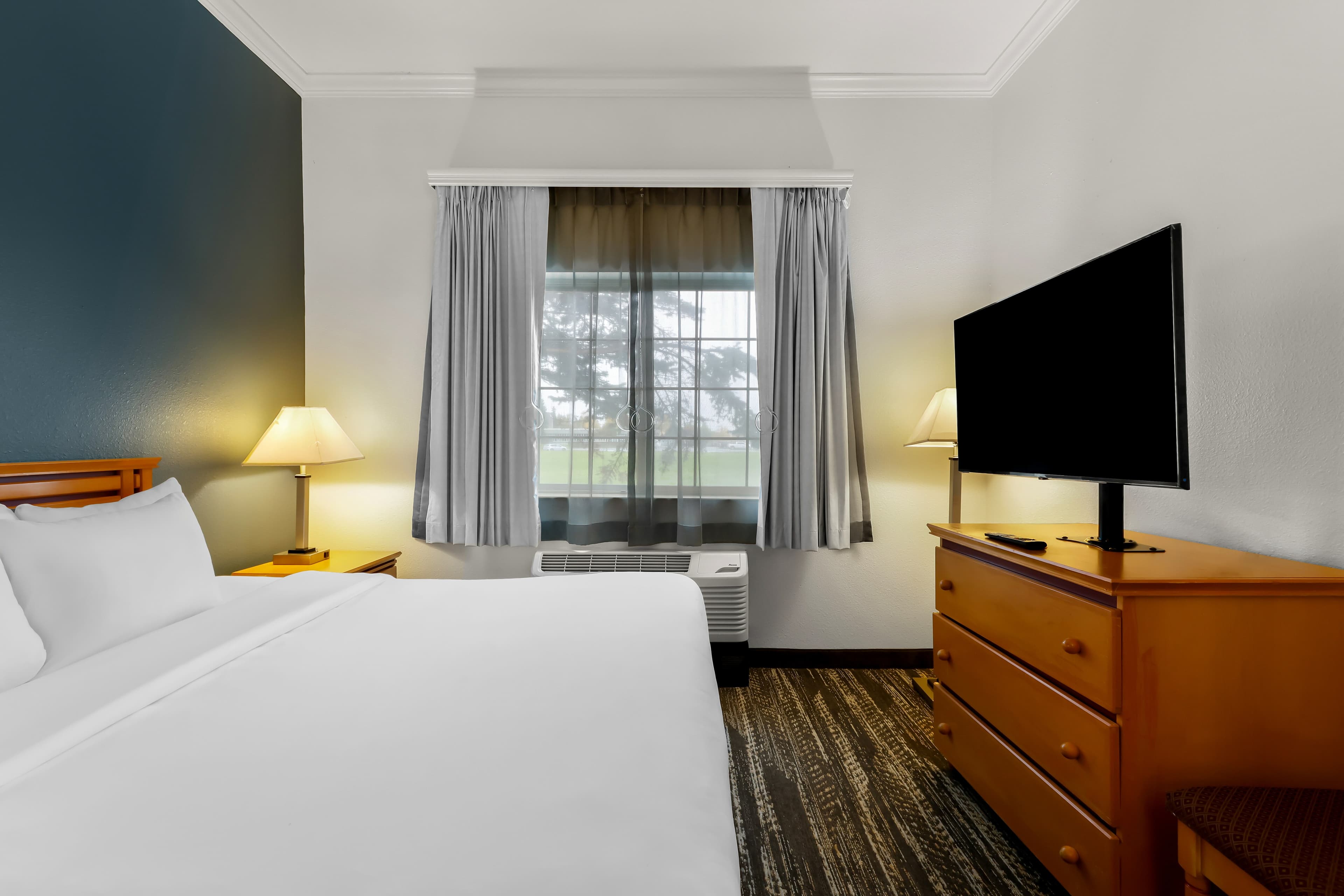 Clarion Suites Anchorage Downtown - Image 4