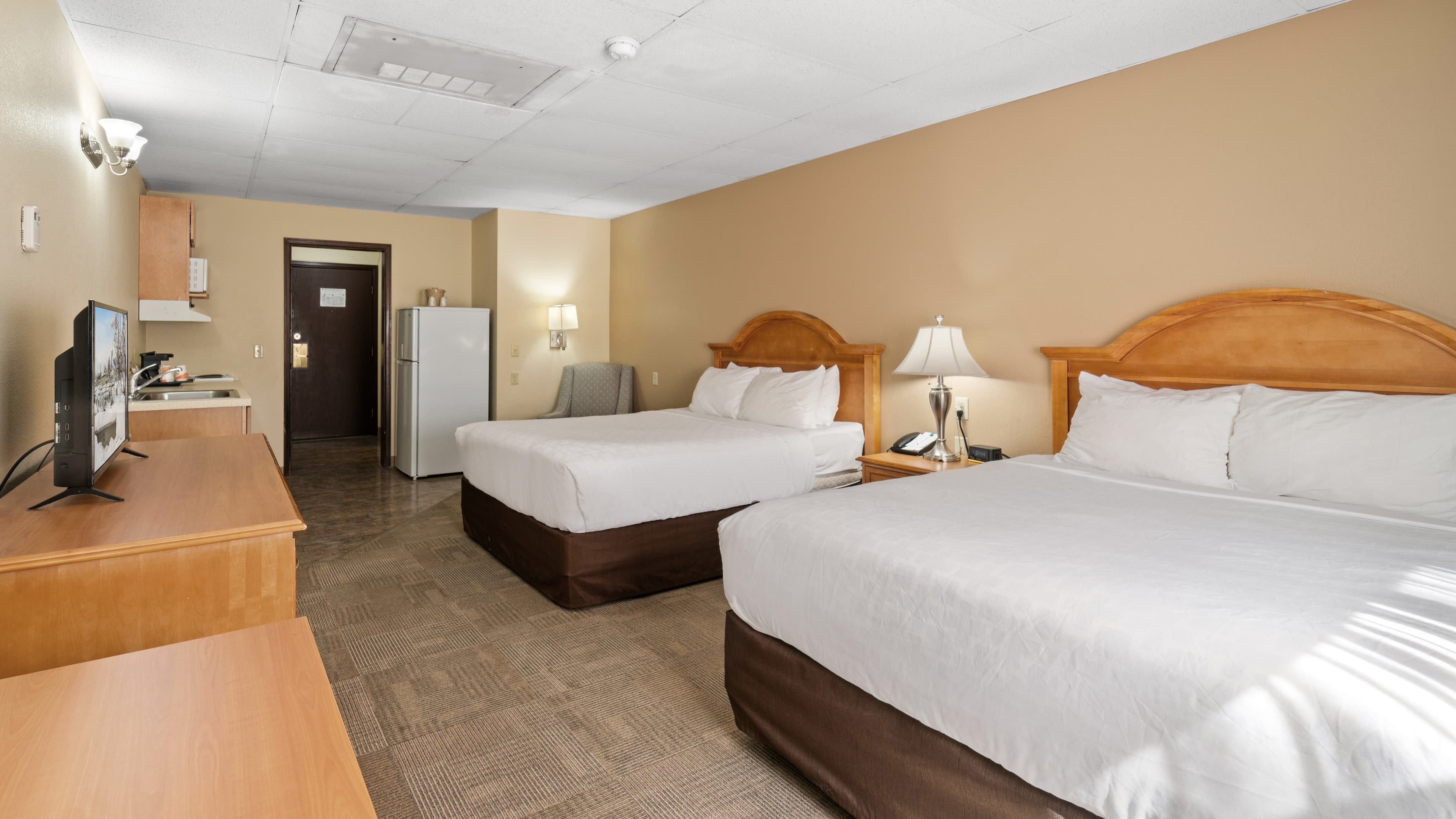 Clarion Hotel & Suites Fairbanks near Ft. Wainwright - Image 1