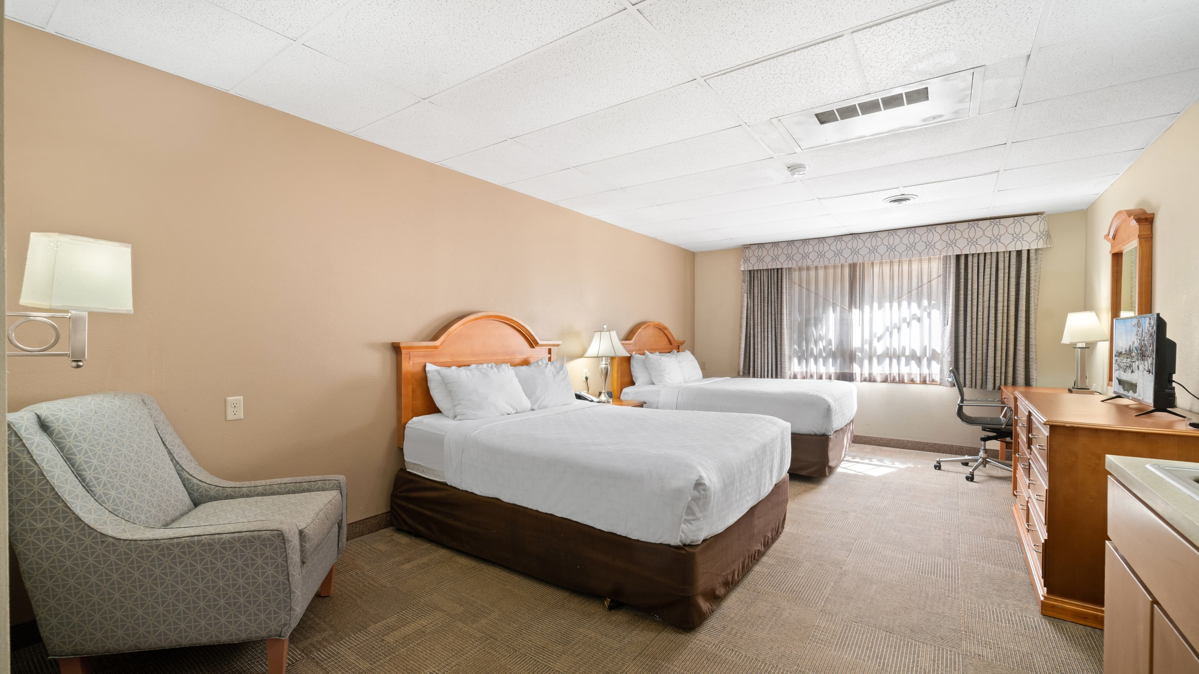 Clarion Hotel & Suites Fairbanks near Ft. Wainwright — 11