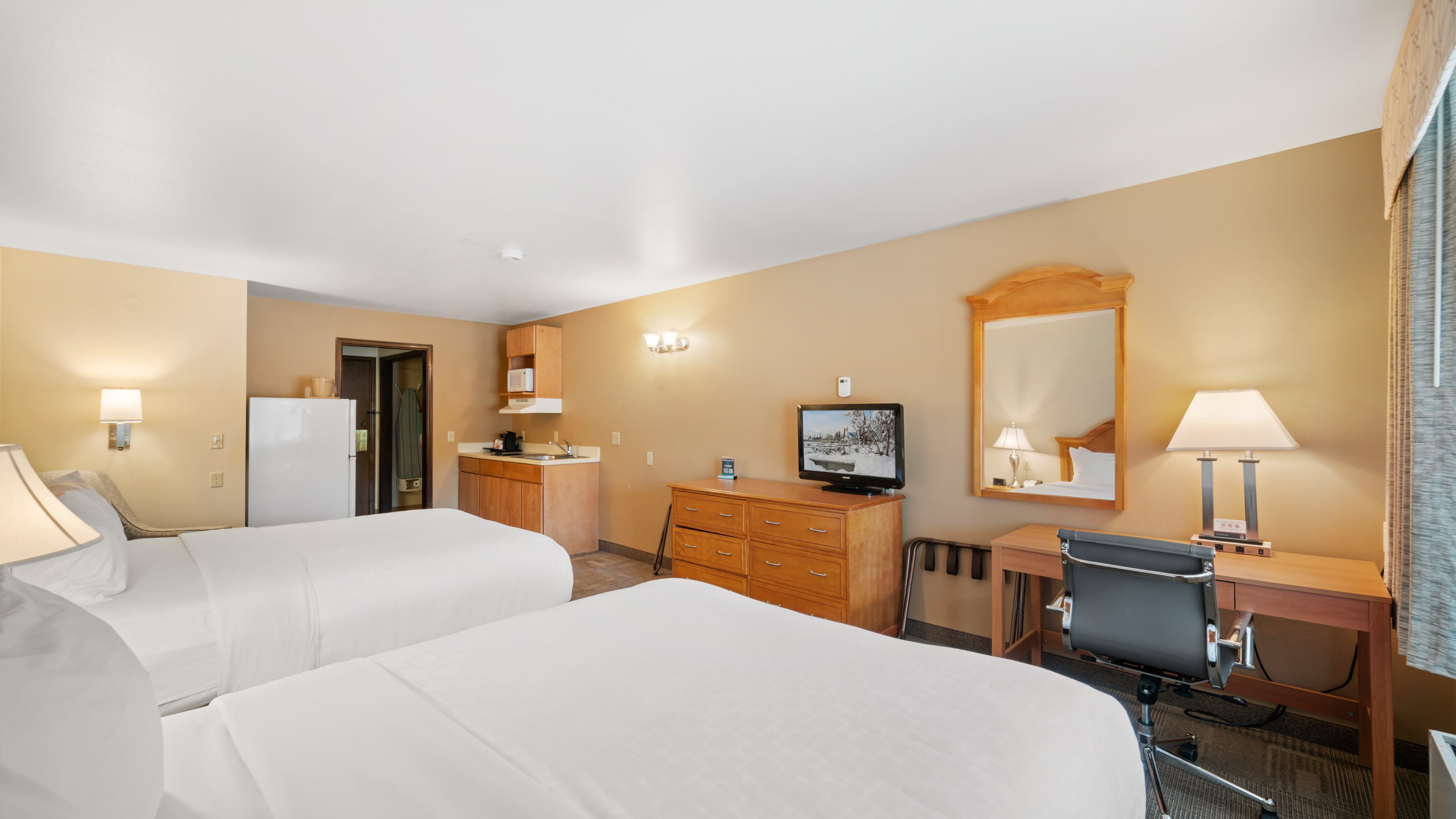 Clarion Hotel & Suites Fairbanks near Ft. Wainwright - Image 3
