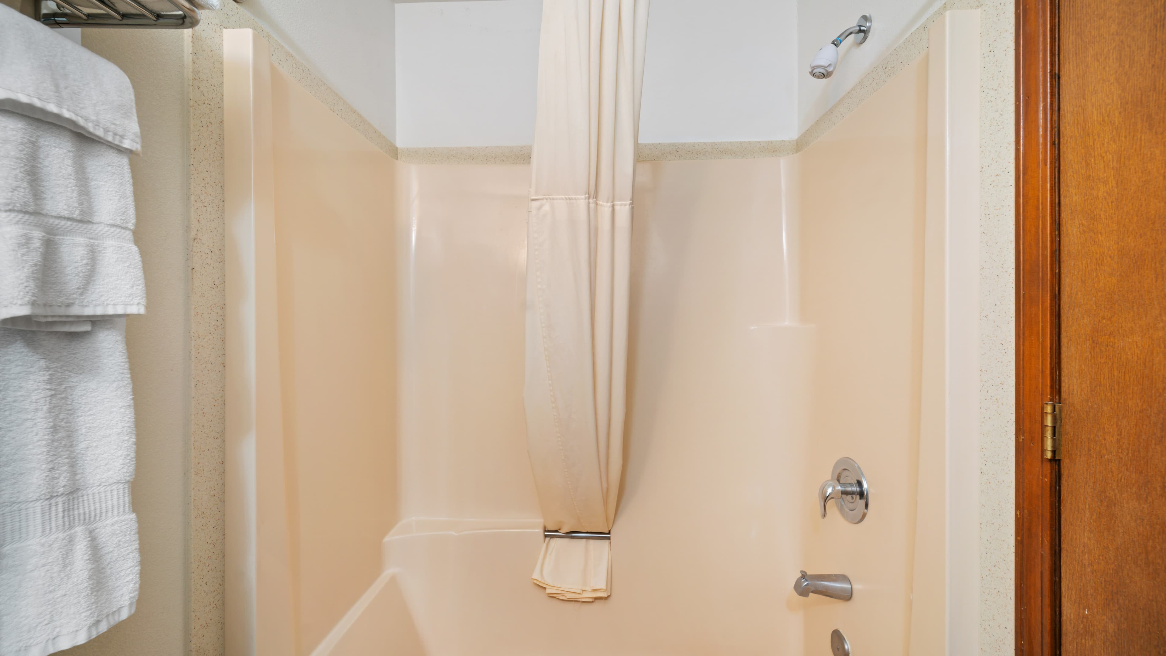 Clarion Hotel & Suites Fairbanks near Ft. Wainwright — 7