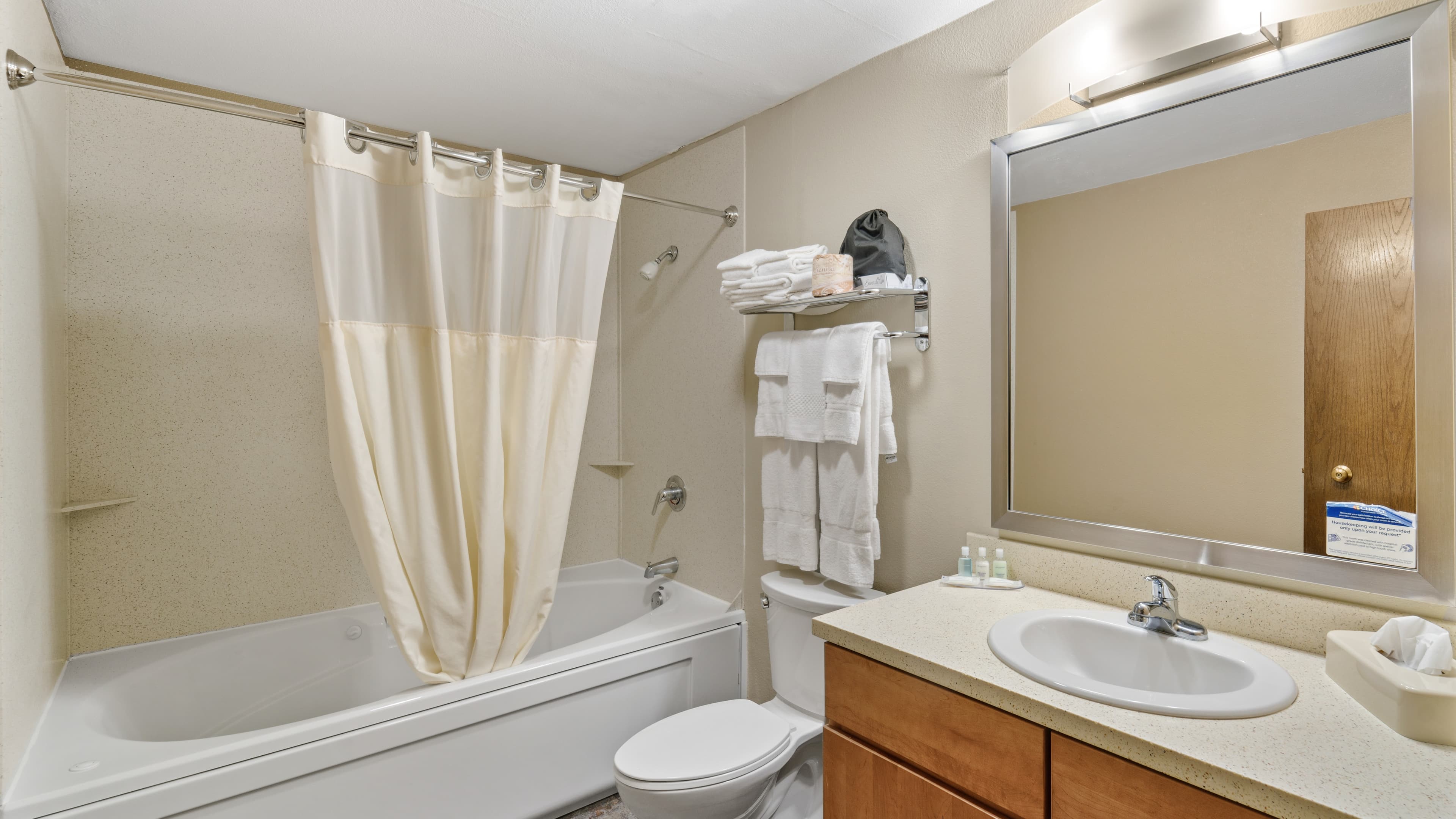 Clarion Hotel & Suites Fairbanks near Ft. Wainwright — 19