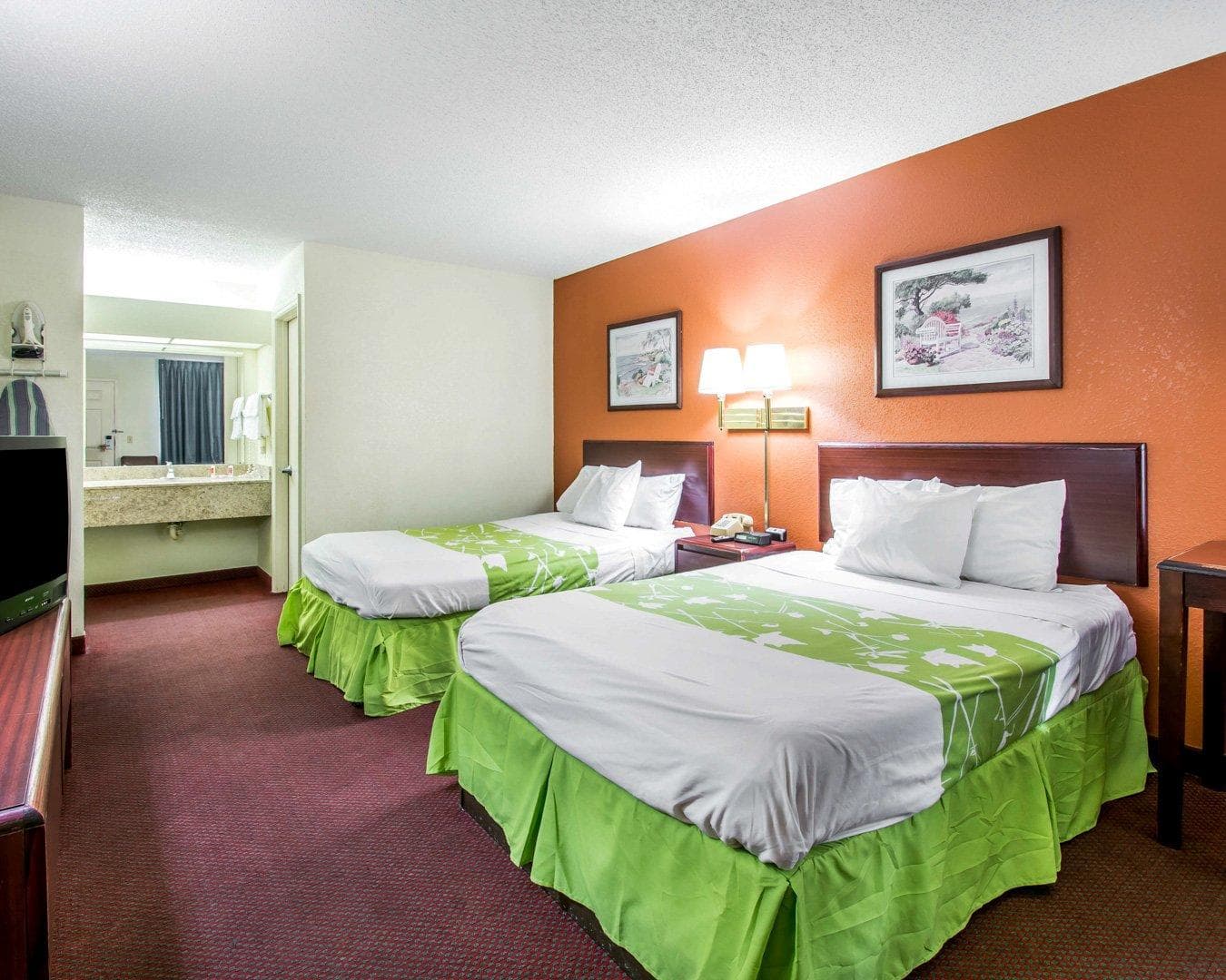 Econo Lodge Dothan West — 7