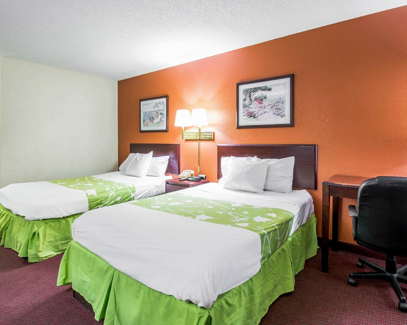 Econo Lodge Dothan West — 8