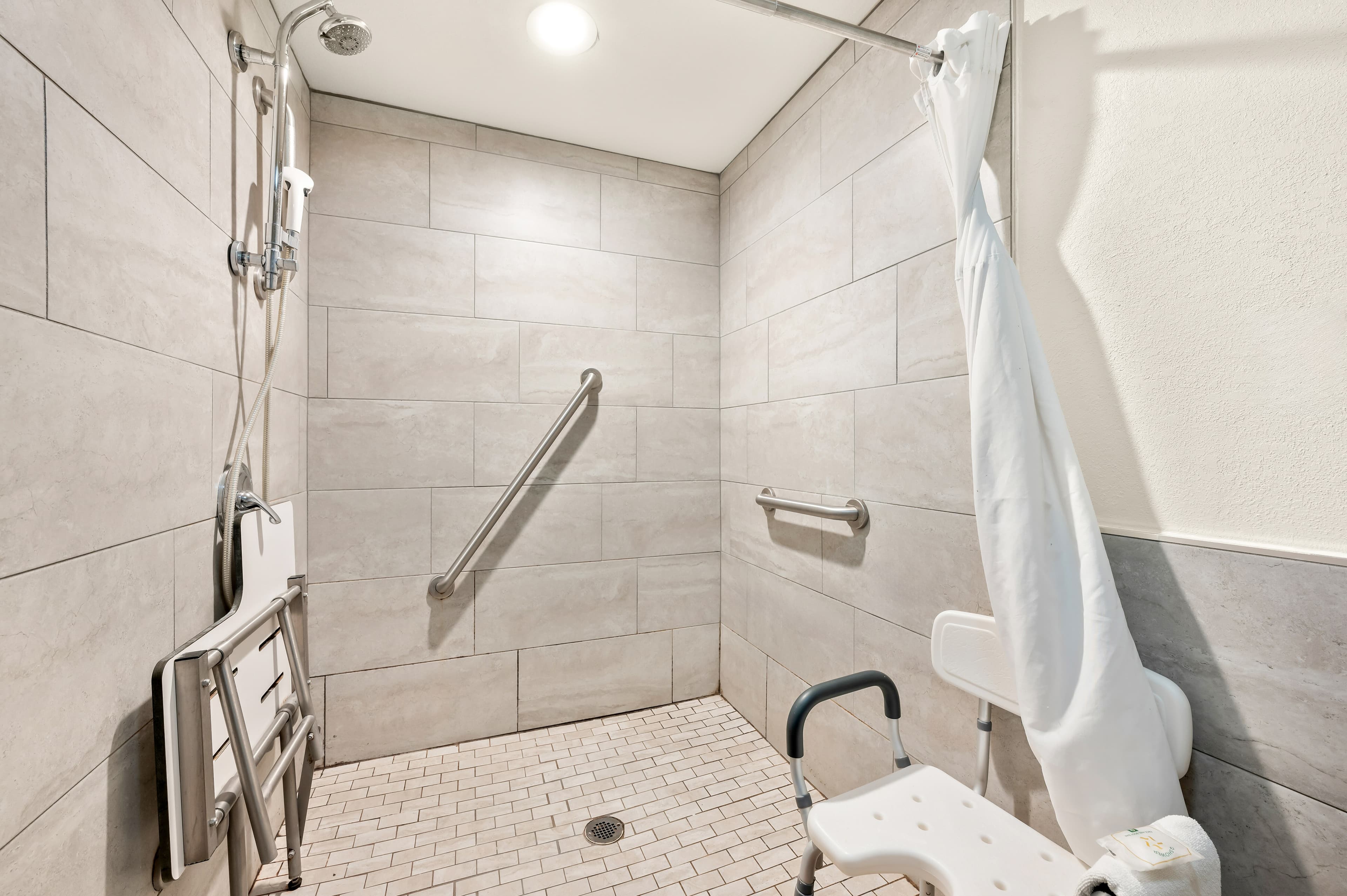 Quality Inn Pelham I-65 exit 246 - Image 4