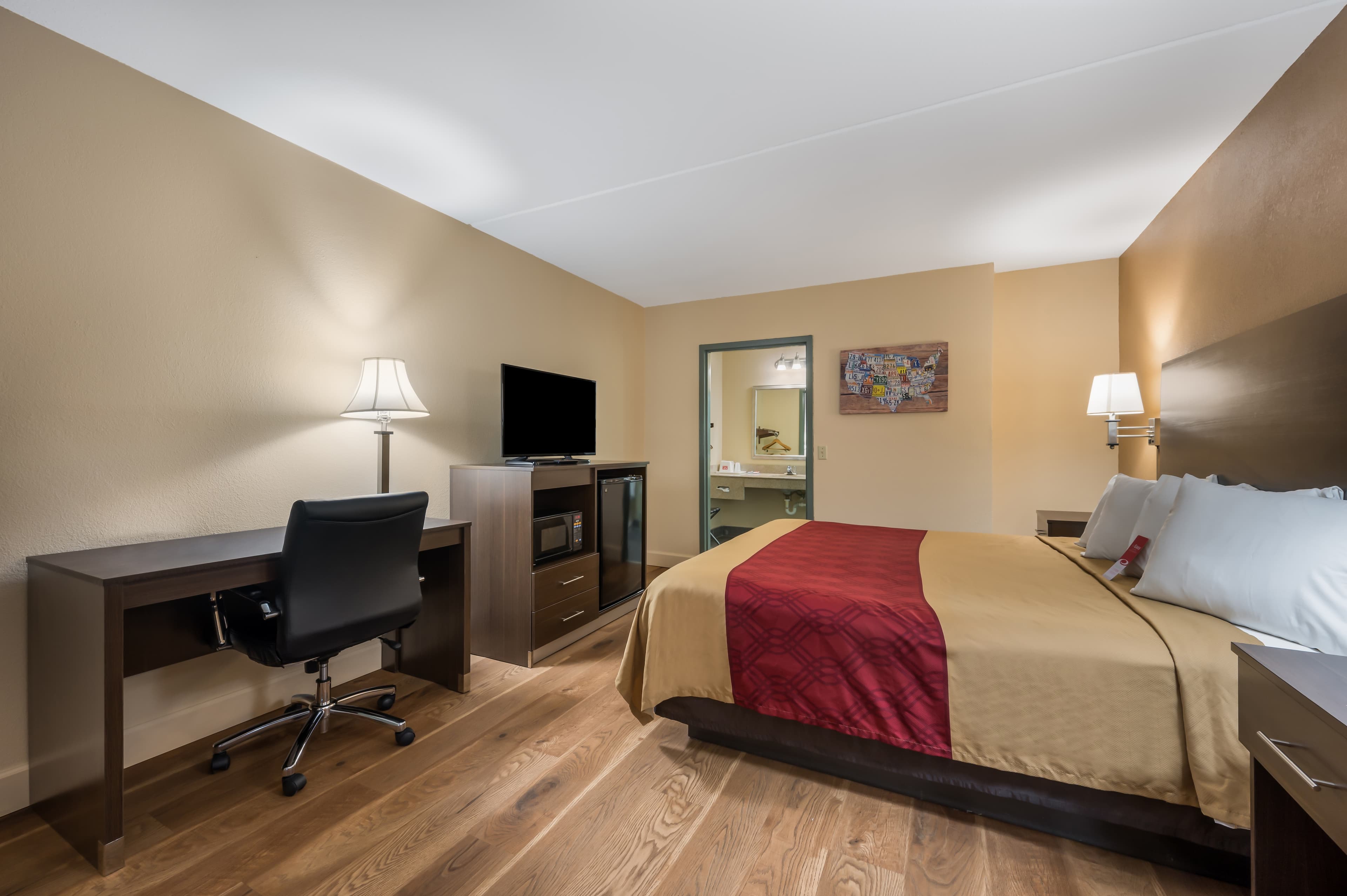 Econo Lodge Cullman South — 6