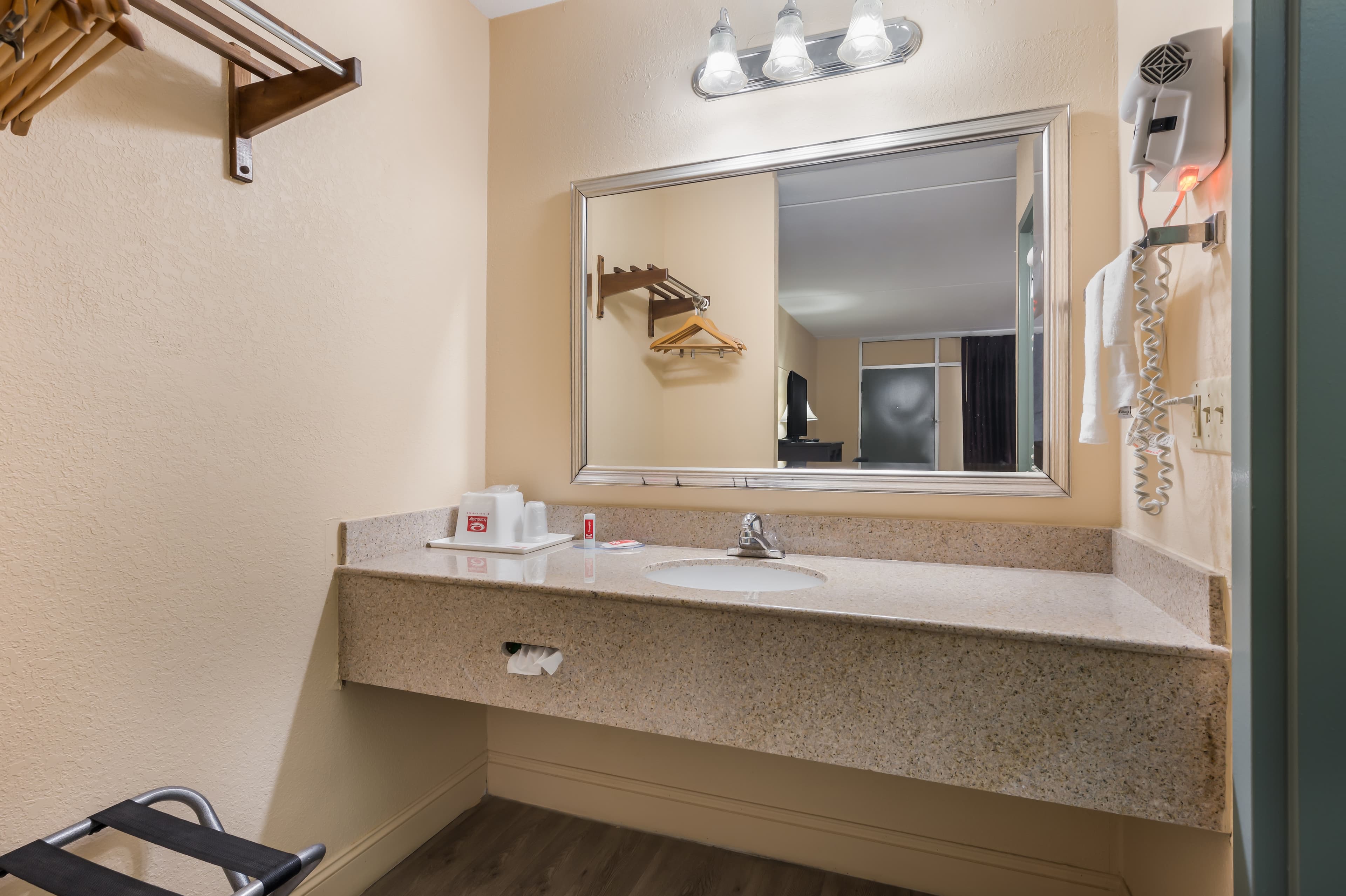 Econo Lodge Cullman South — 20