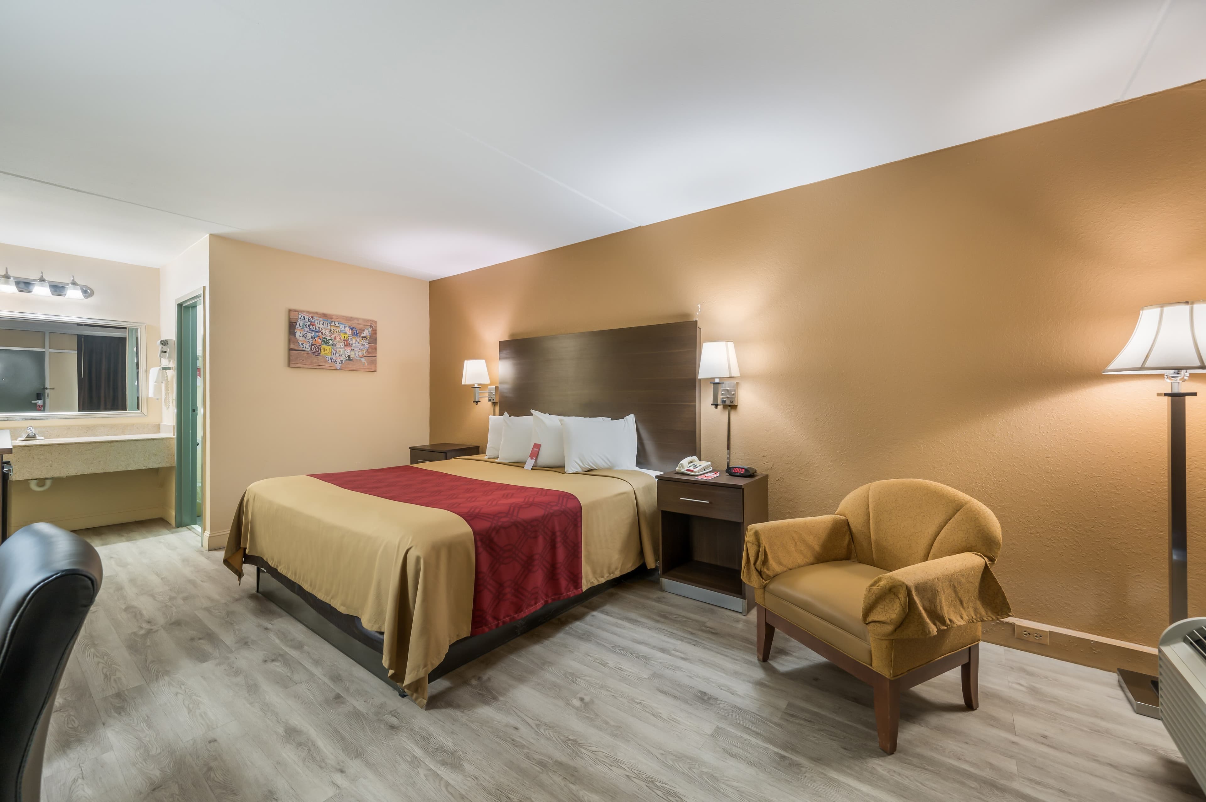 Econo Lodge Cullman South — 13