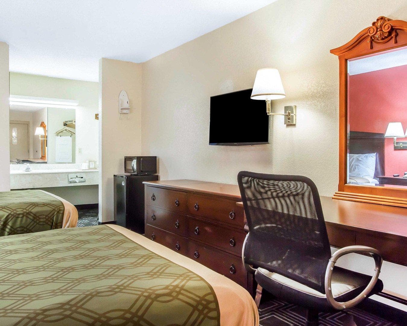 Econo Lodge Lanett - Image 3
