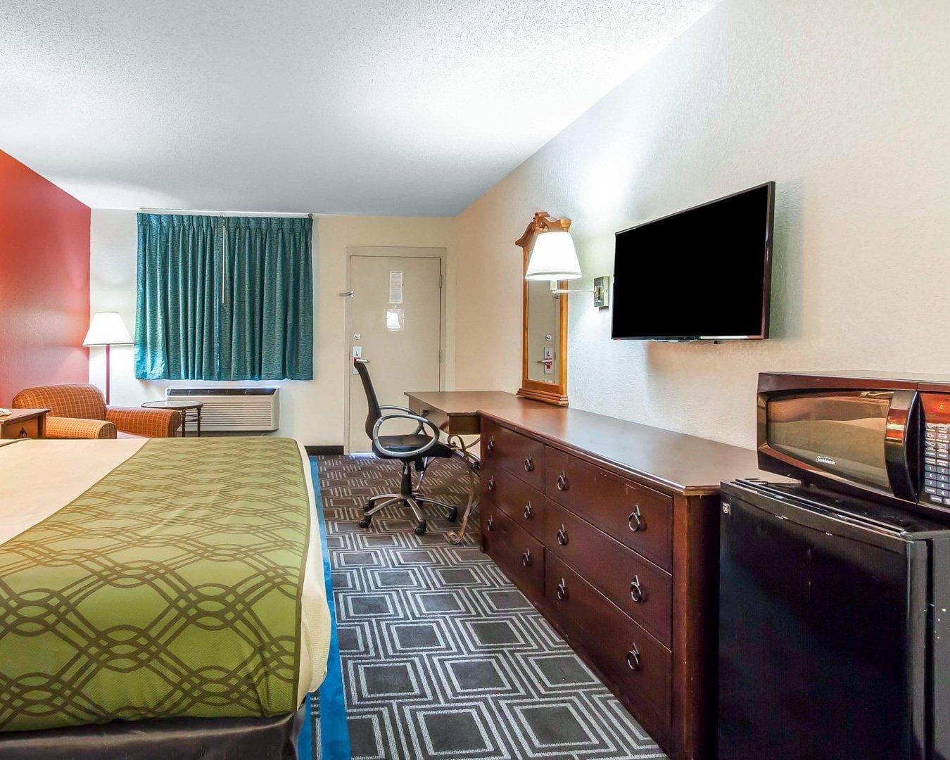 Econo Lodge Lanett — 16