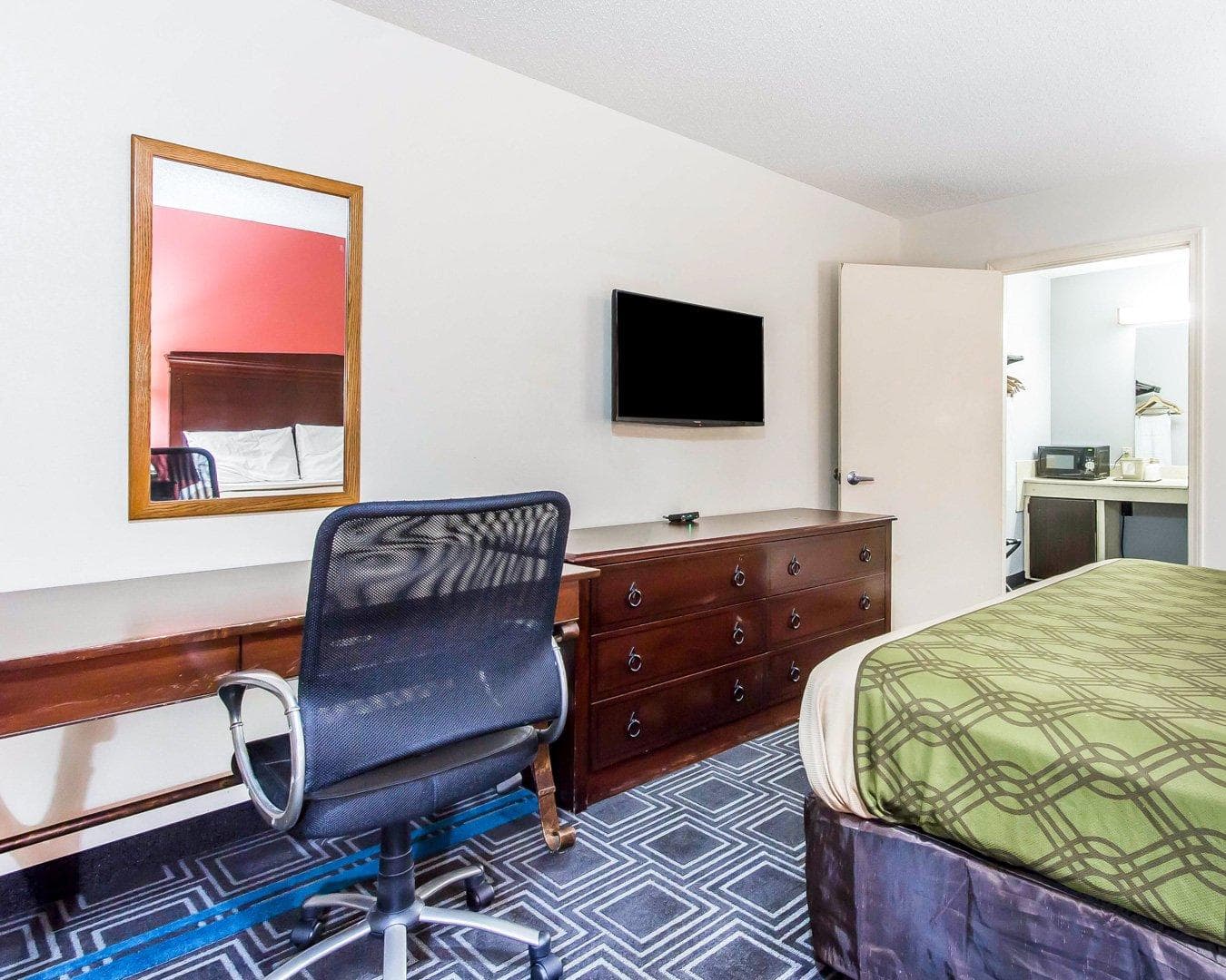 Econo Lodge Lanett — 10