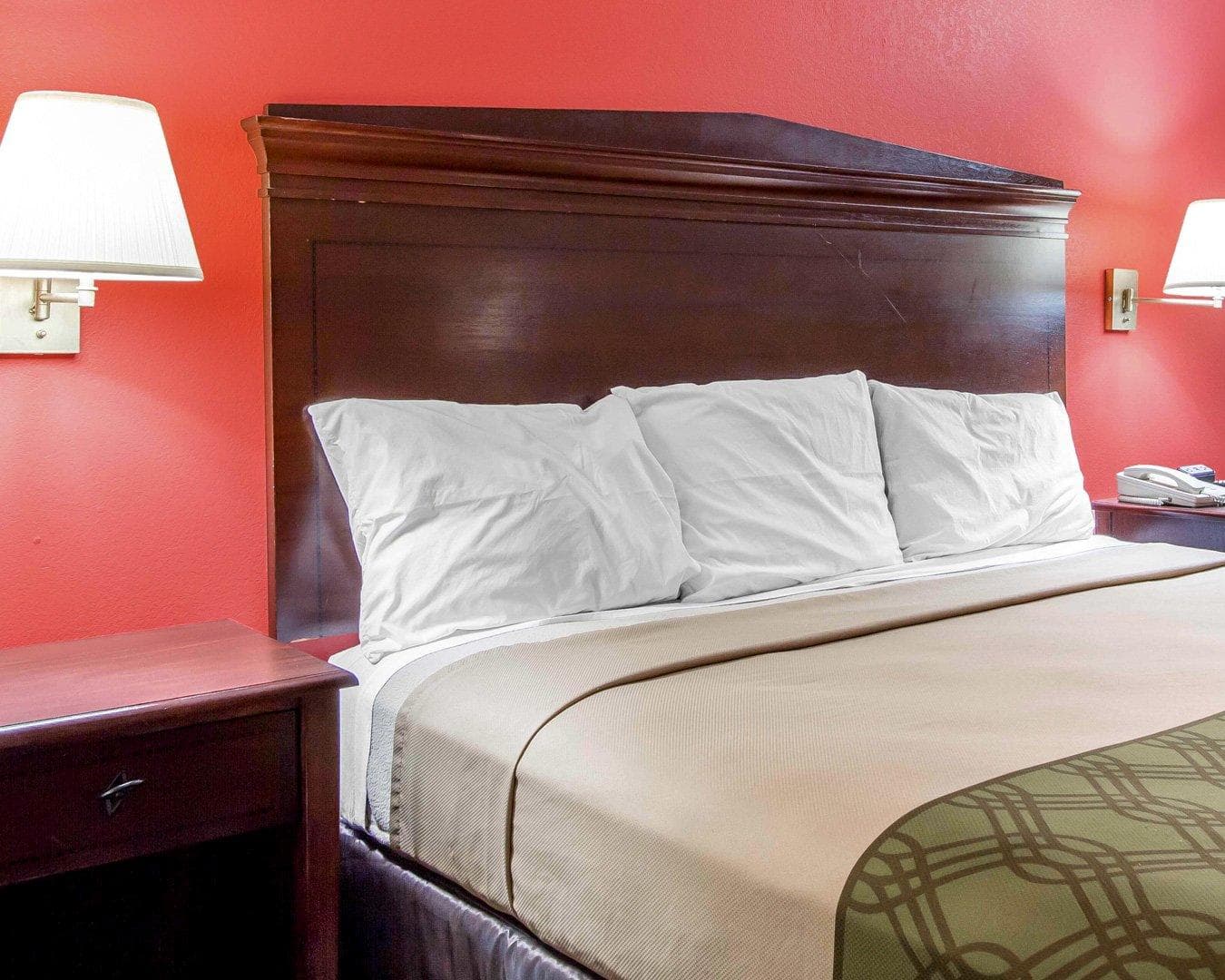 Econo Lodge Lanett — 11