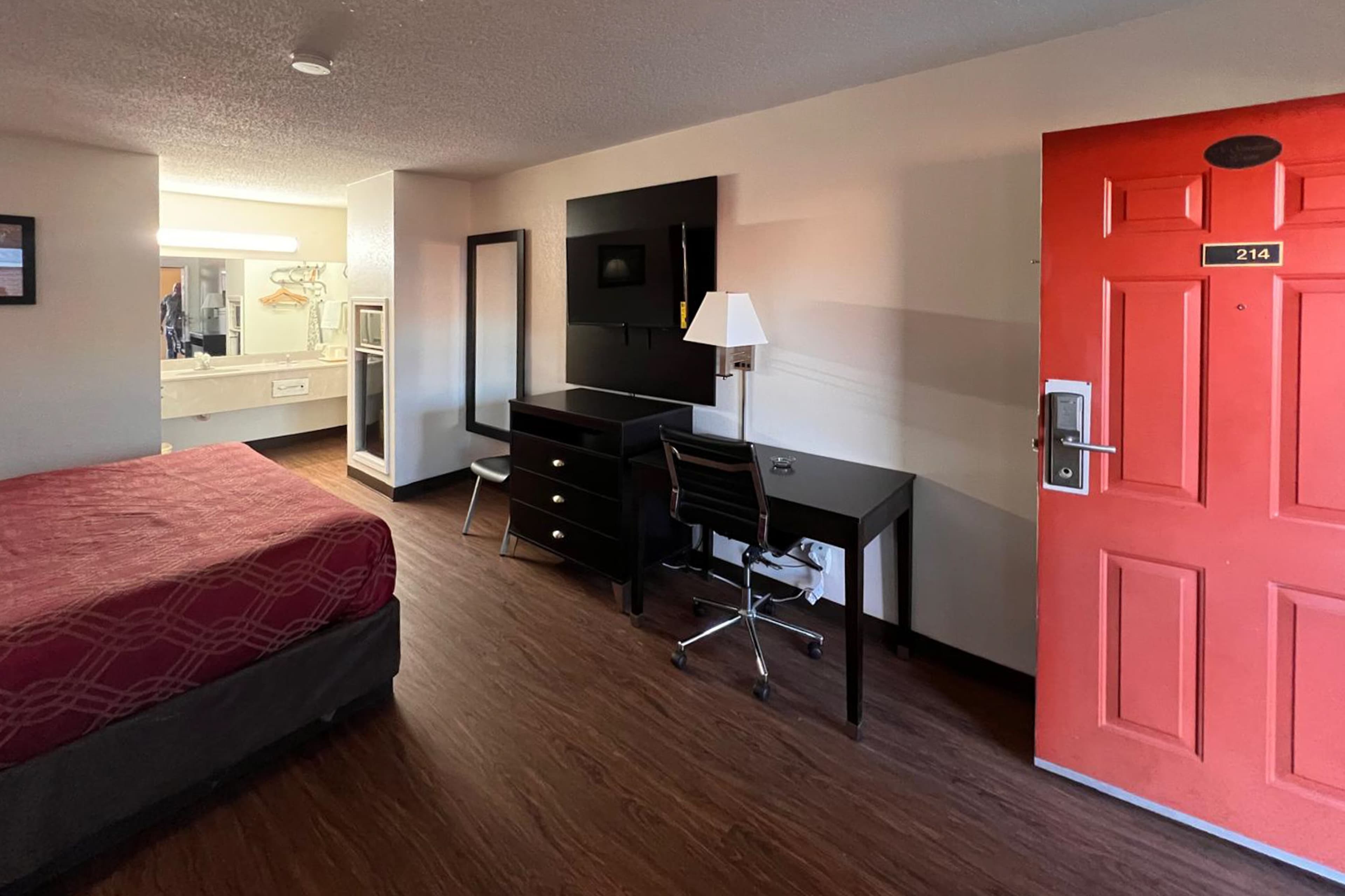 Econo Lodge Inn & Suites Tuscaloosa I-20 - Image 2
