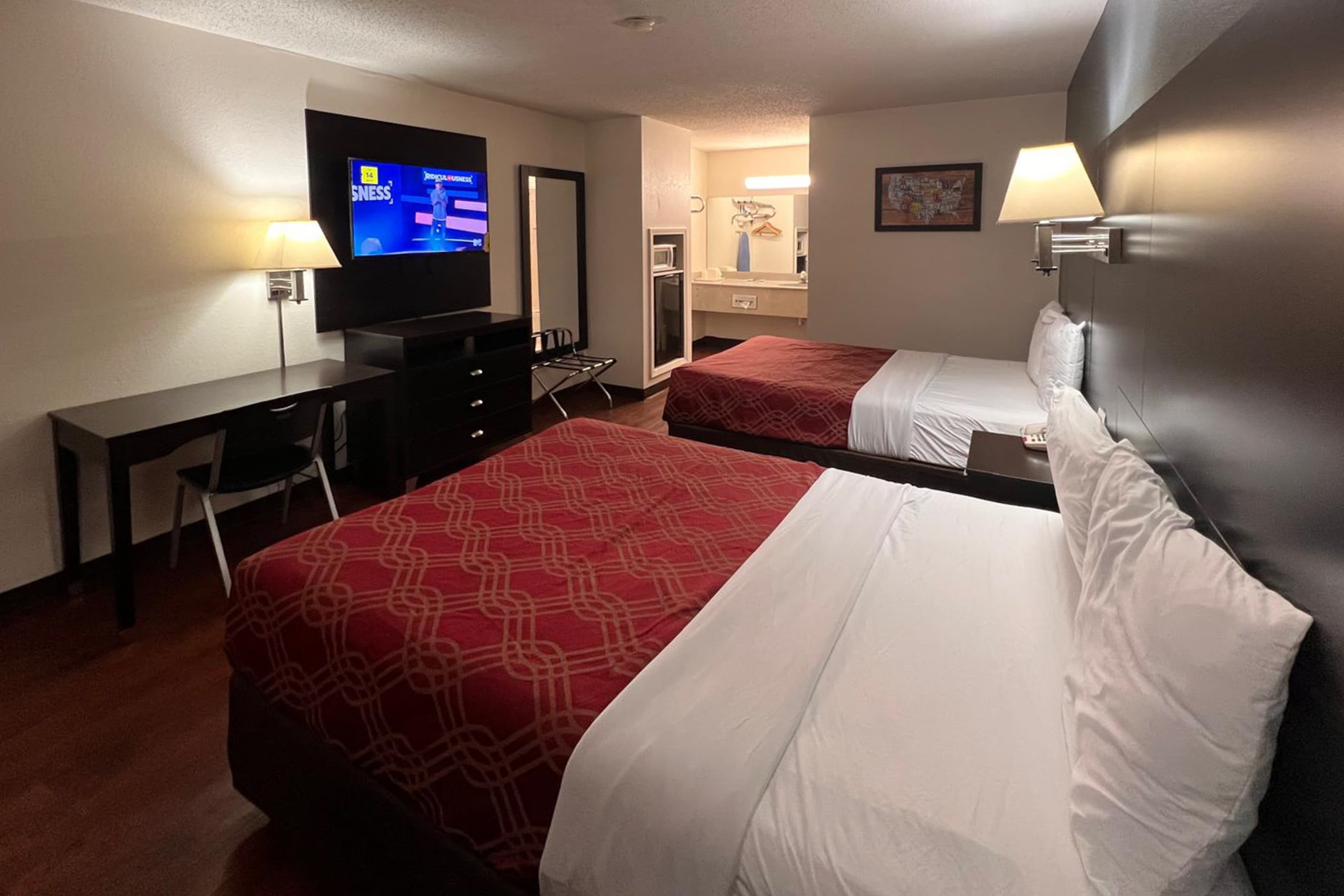 Econo Lodge Inn & Suites Tuscaloosa I-20 — 8