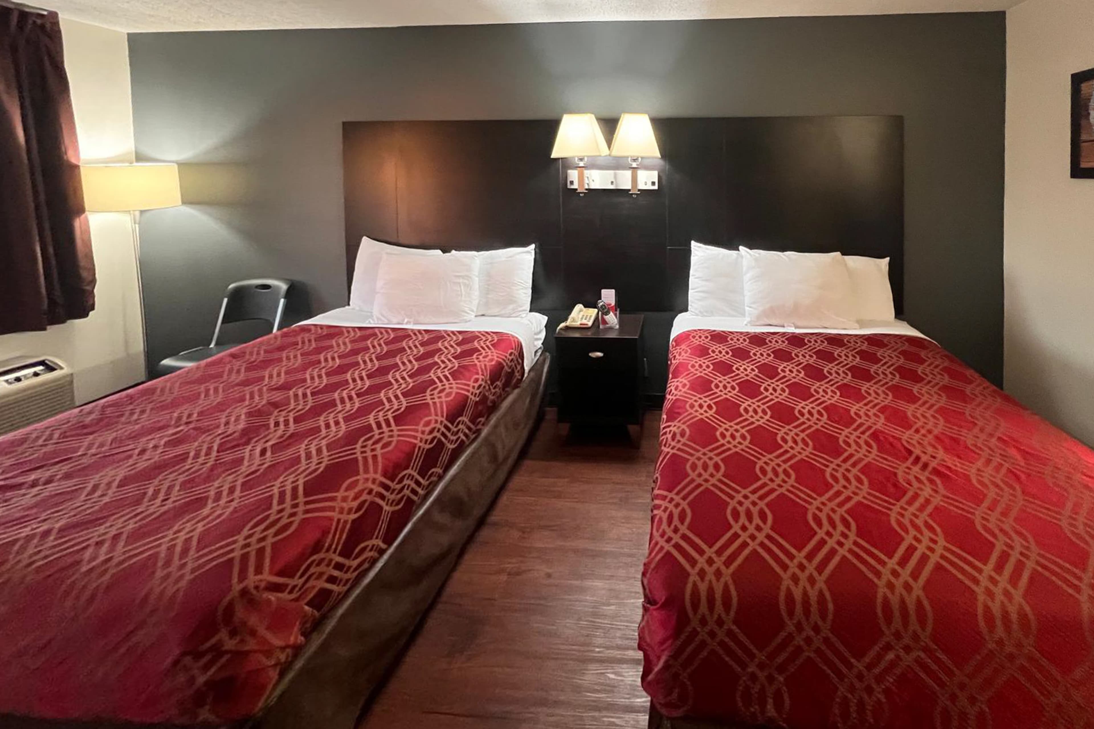Econo Lodge Inn & Suites Tuscaloosa I-20 - Image 4