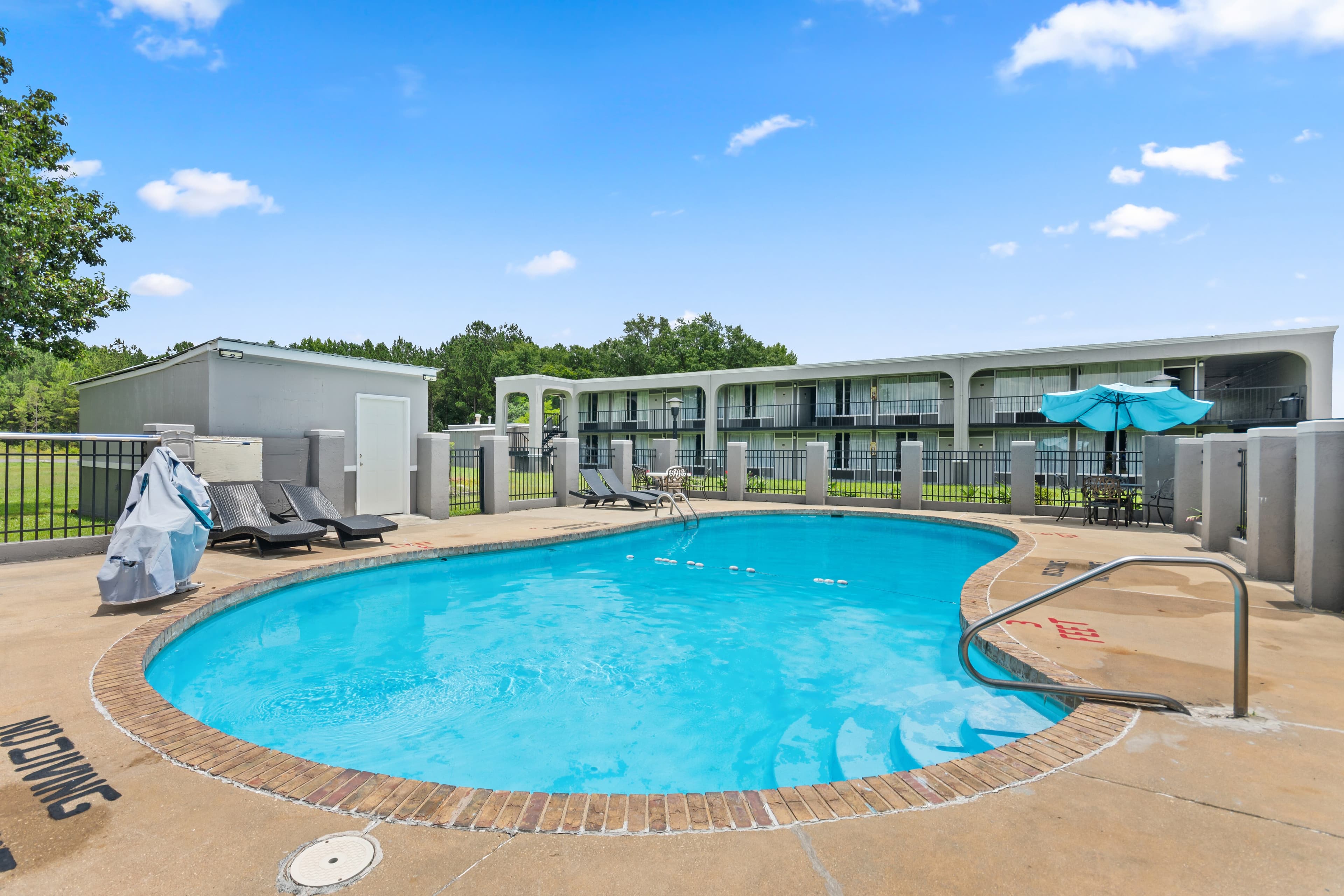 Econo Lodge Andalusia - Image 1
