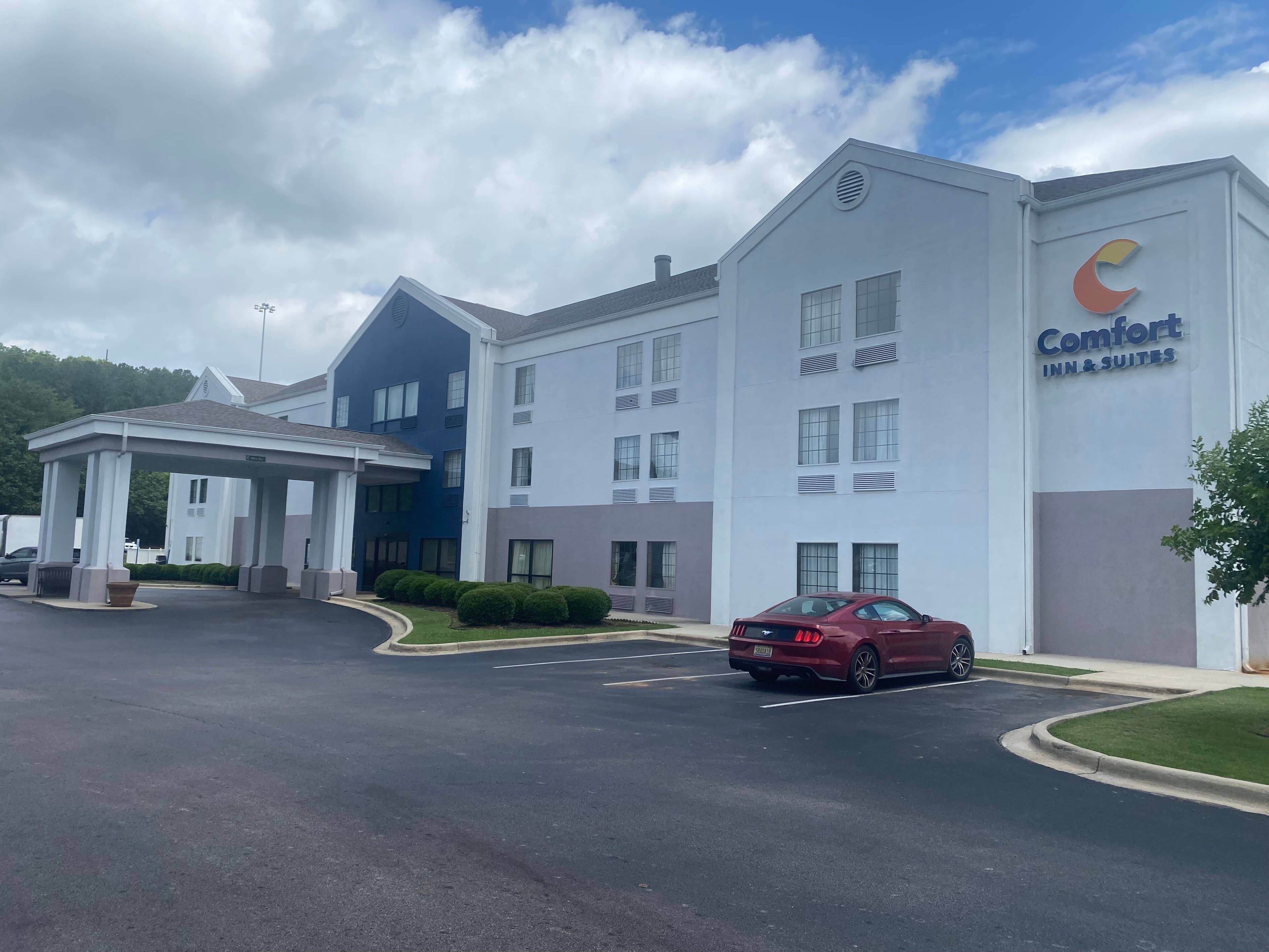 Comfort Inn & Suites Trussville I-59 Exit 141 - Image 1