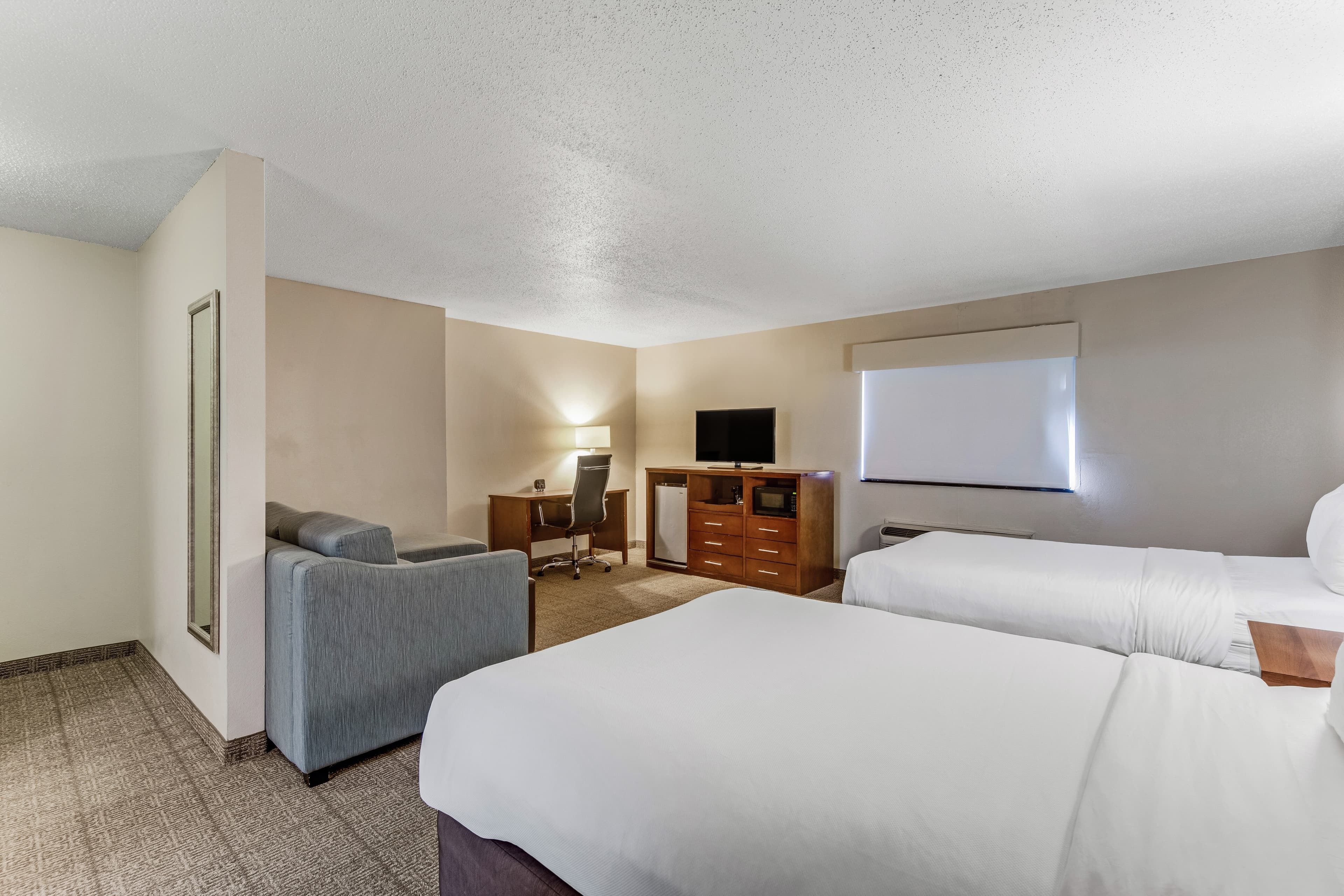 Comfort Suites Huntsville MidCity District at Research Park - Image 4