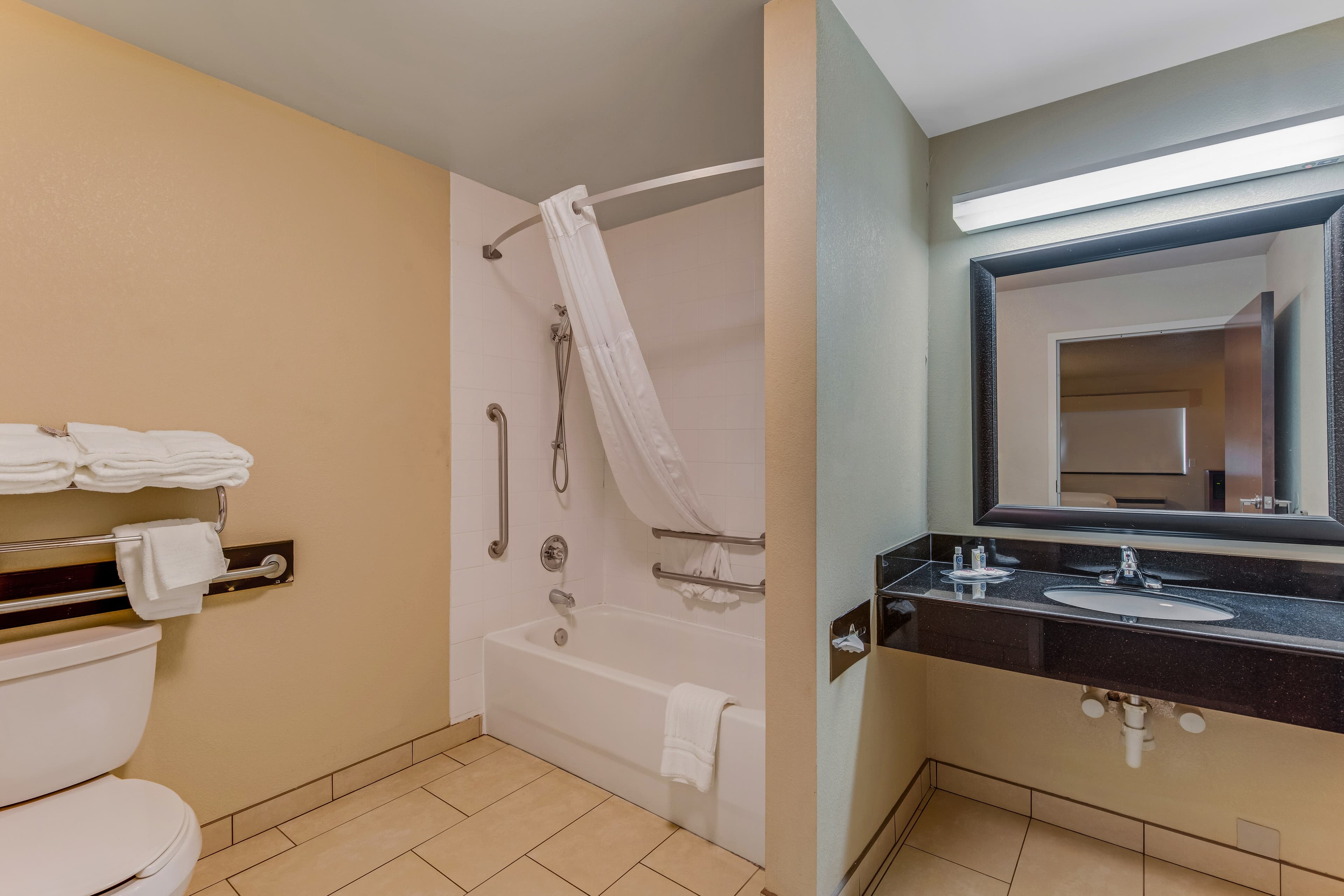 Comfort Suites Huntsville MidCity District at Research Park — 8