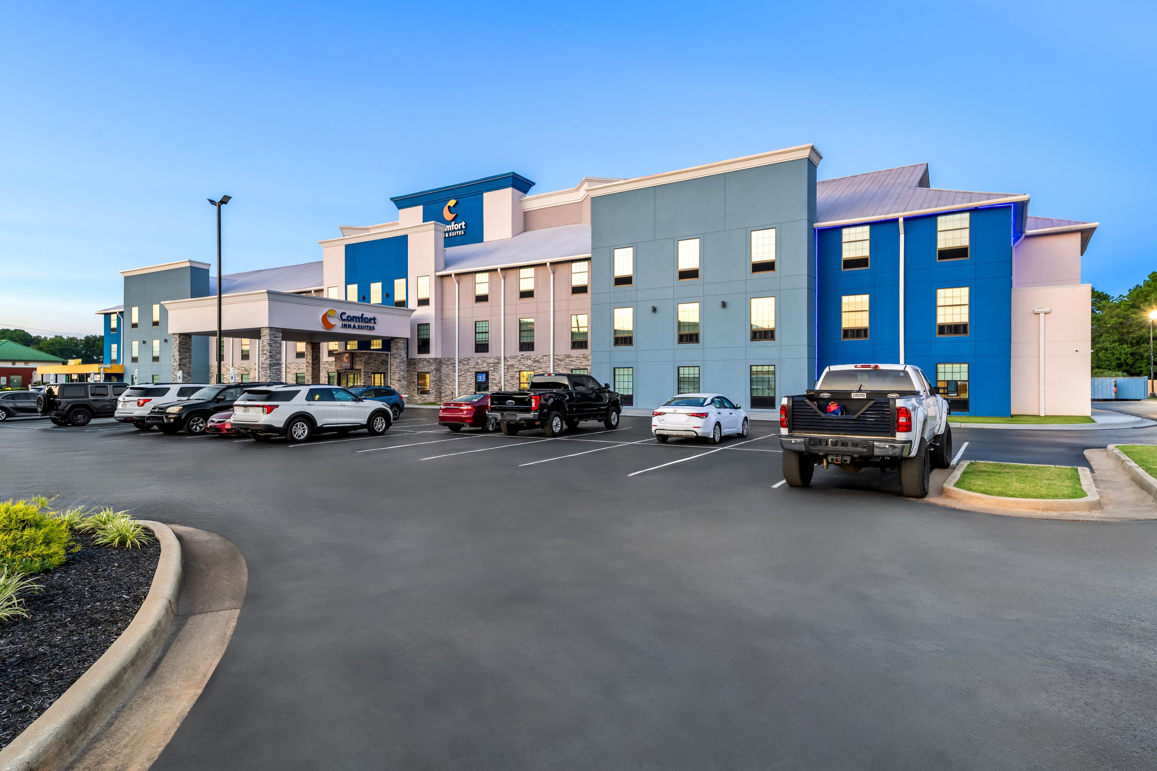Comfort Inn & Suites River City Decatur - Image 1