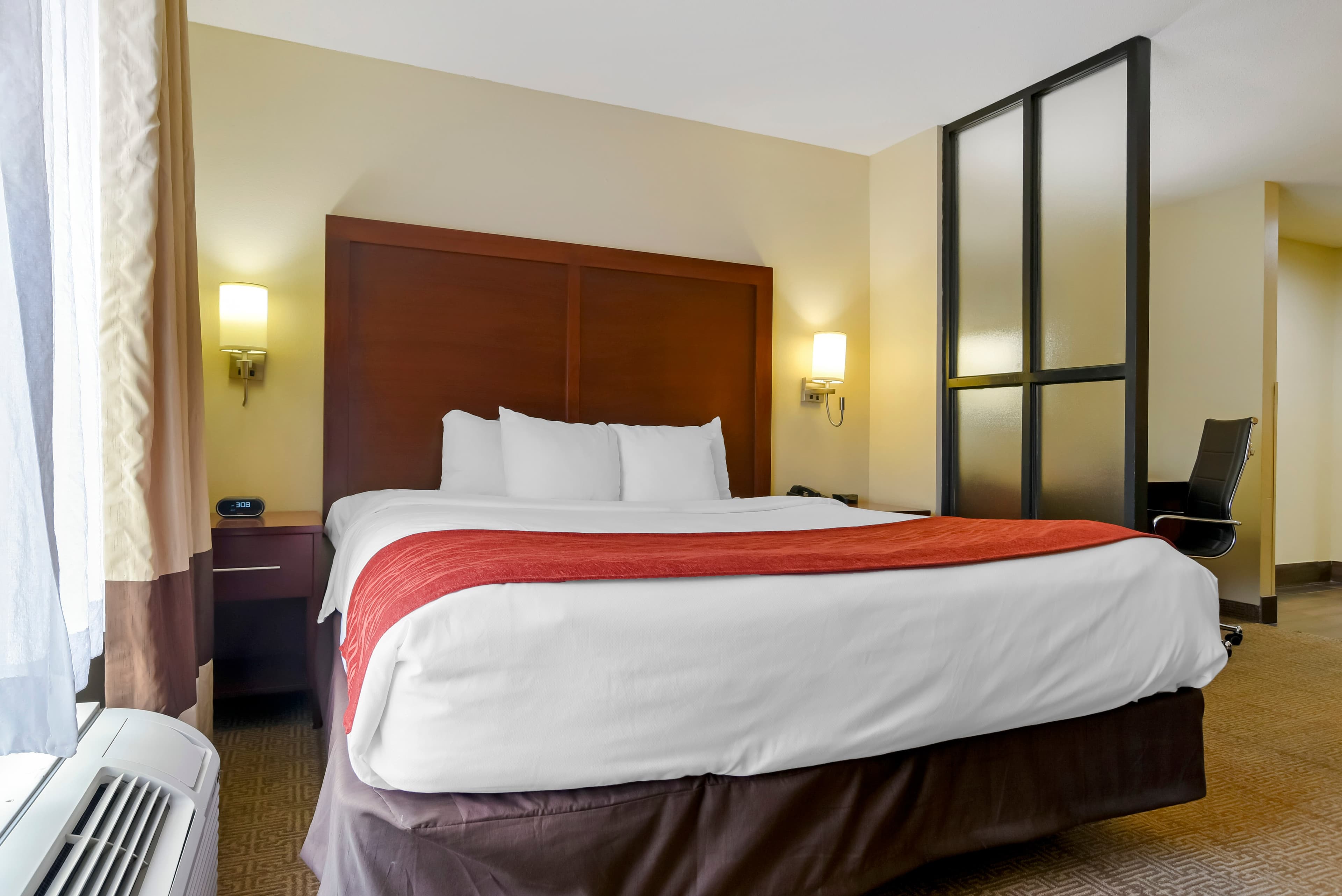 Comfort Suites Fultondale I-65 near I-22 — 18