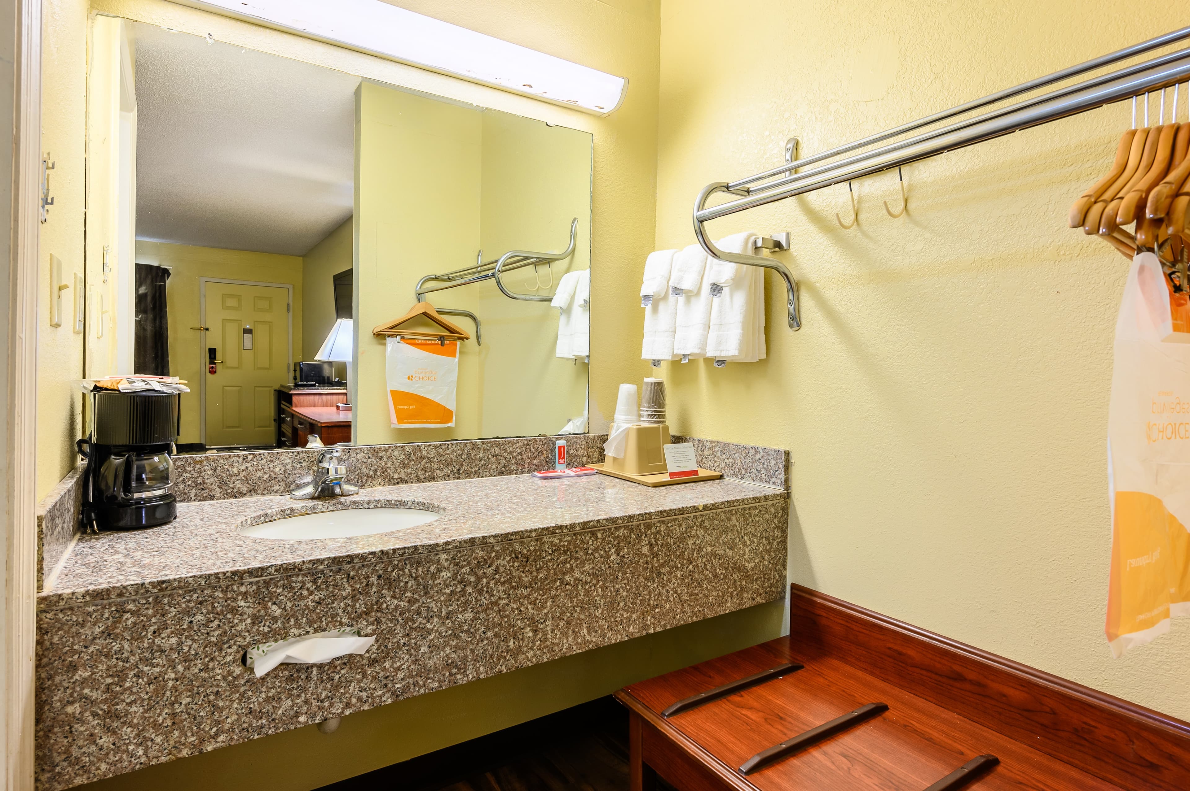 Econo Lodge Athens I-65 - Image 5