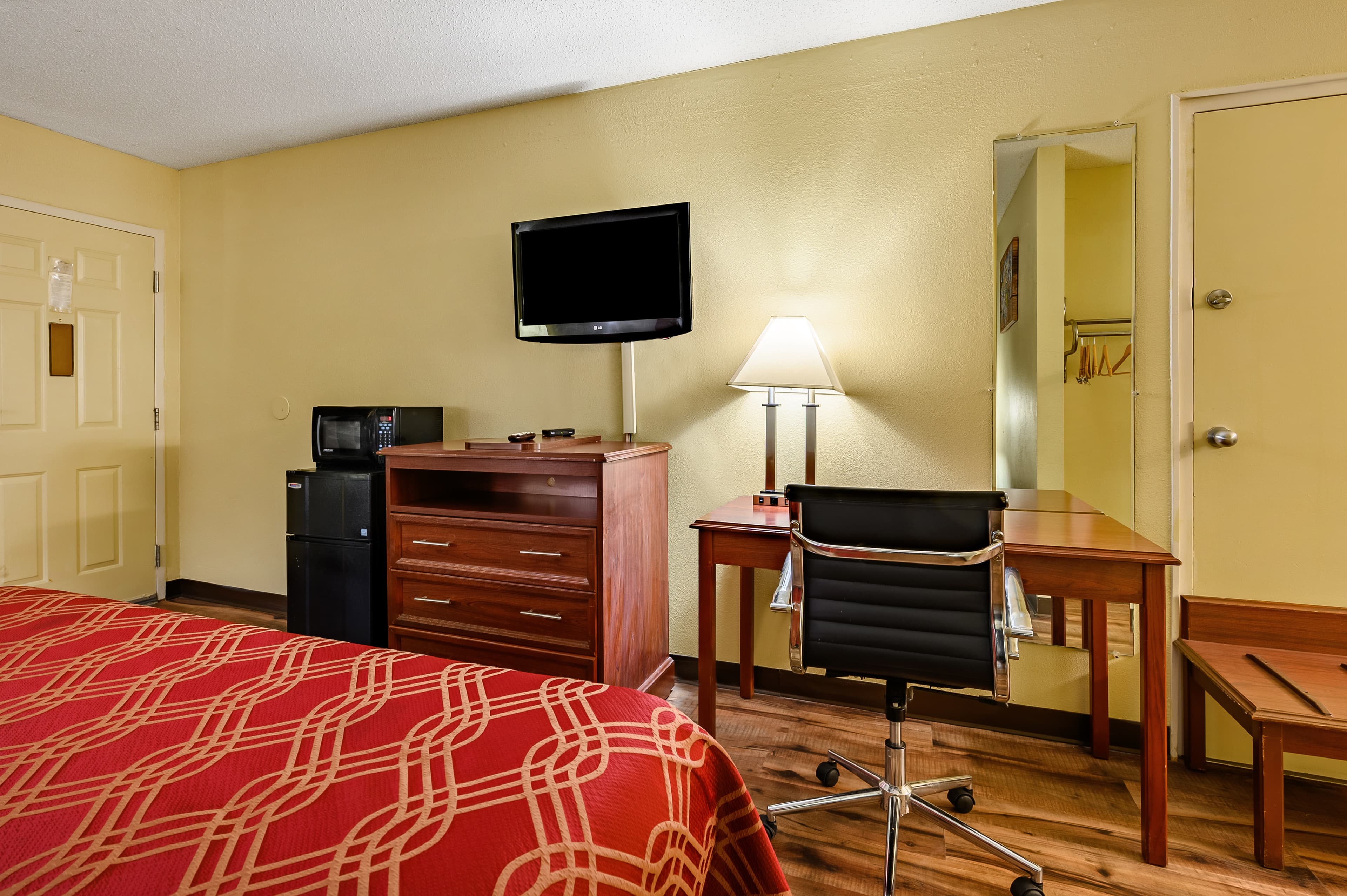 Econo Lodge Athens I-65 — 8