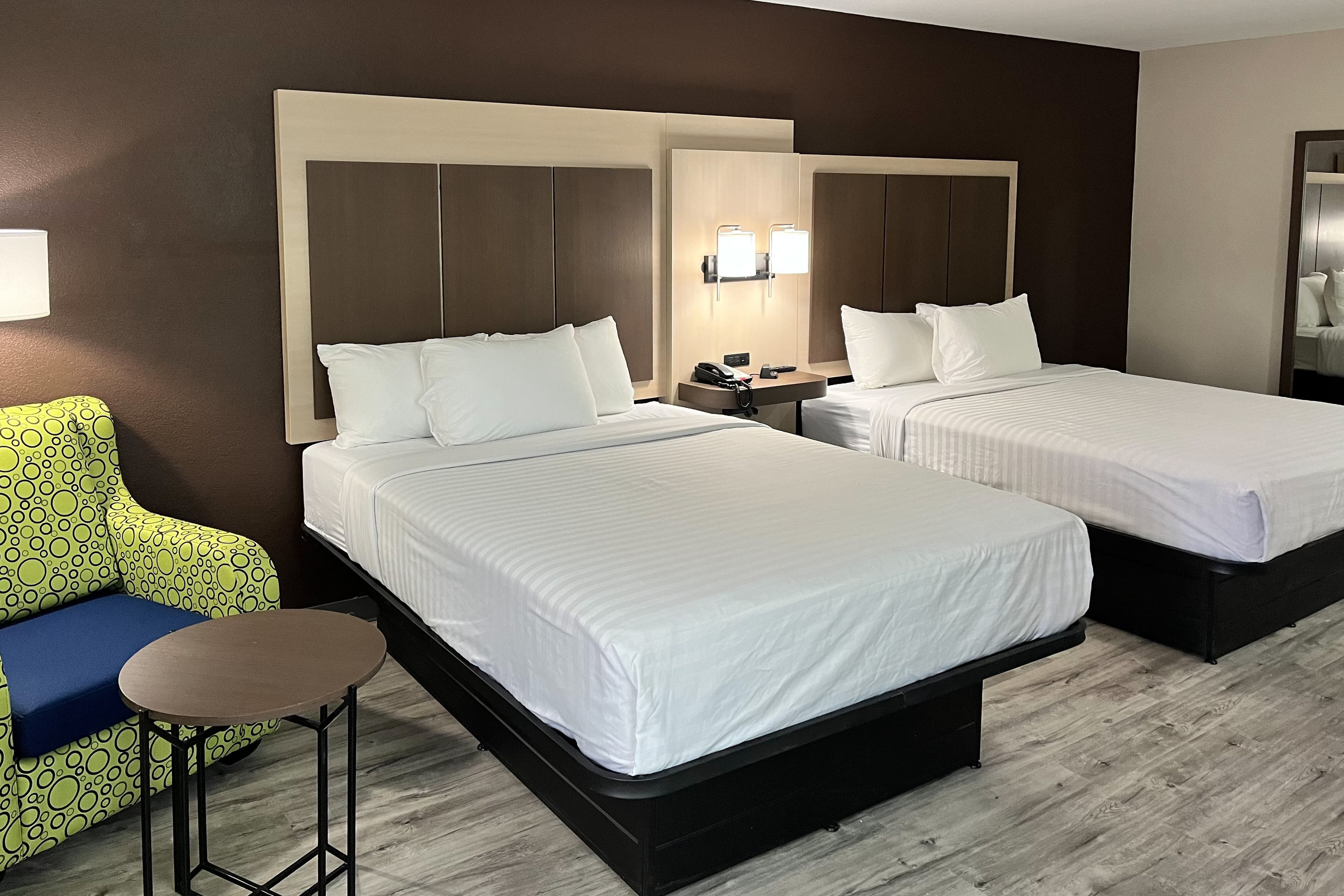 Quality Inn & Suites at Airport Blvd I-65 - Image 4