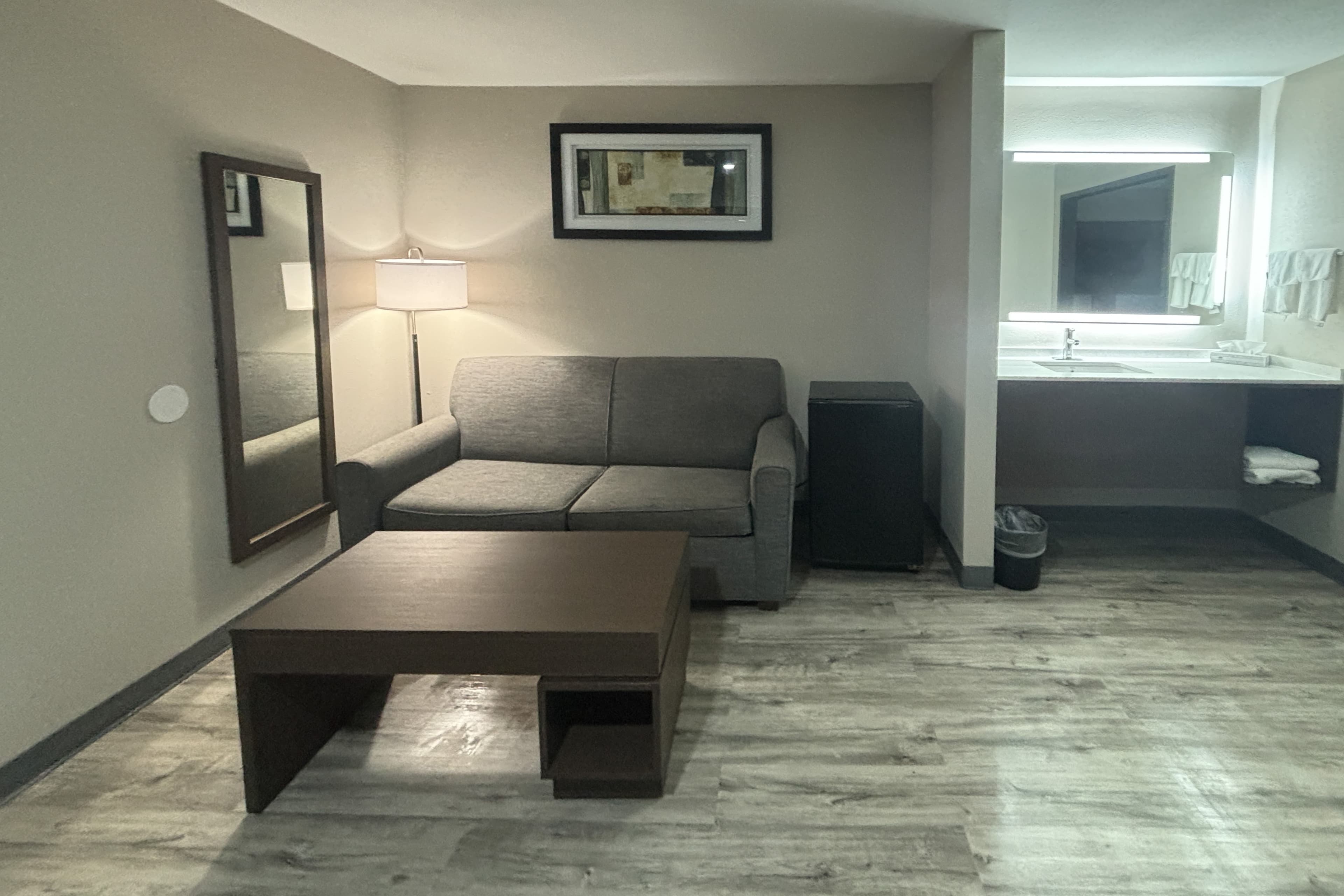 Quality Inn & Suites at Airport Blvd I-65 — 8