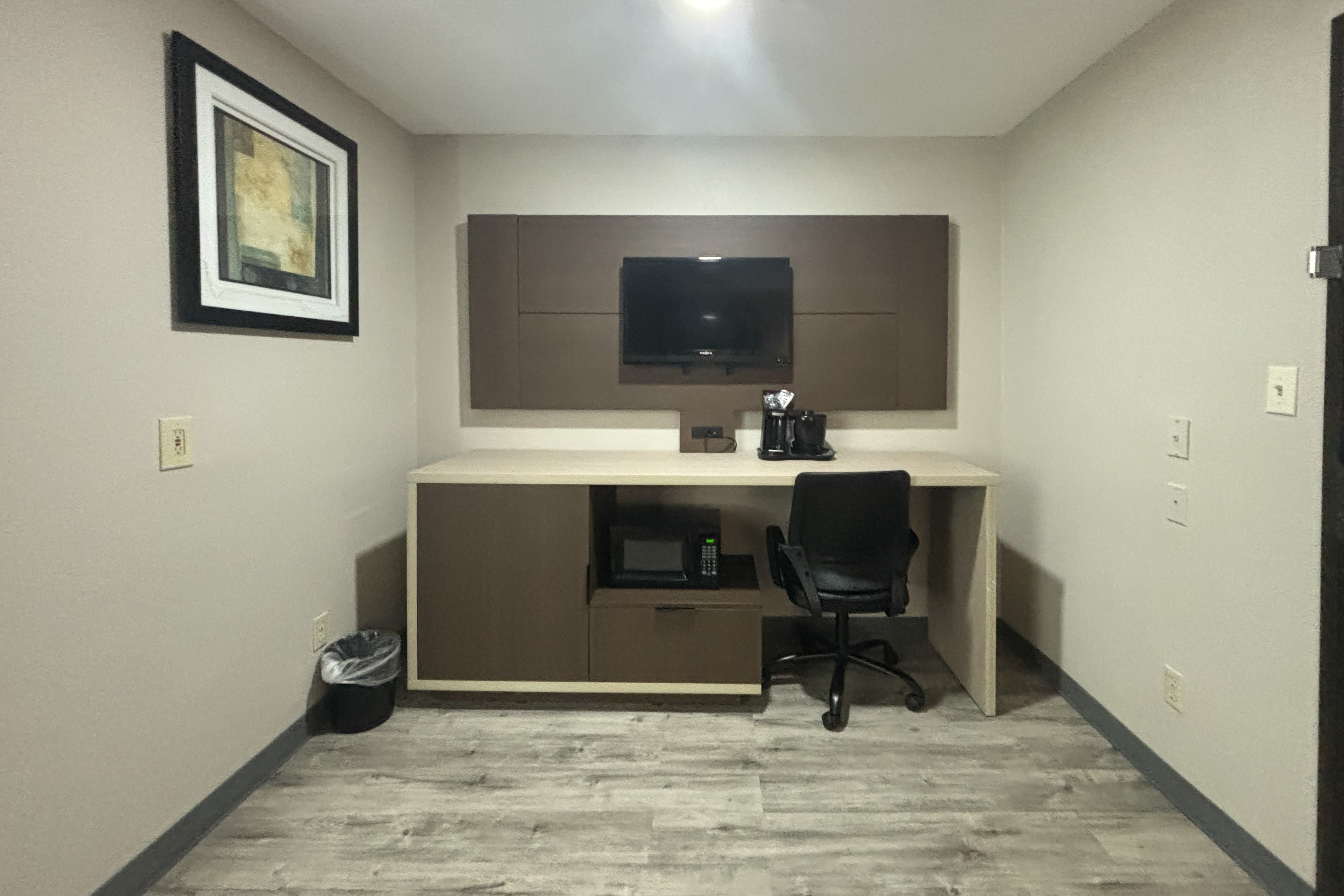 Quality Inn & Suites at Airport Blvd I-65 — 9