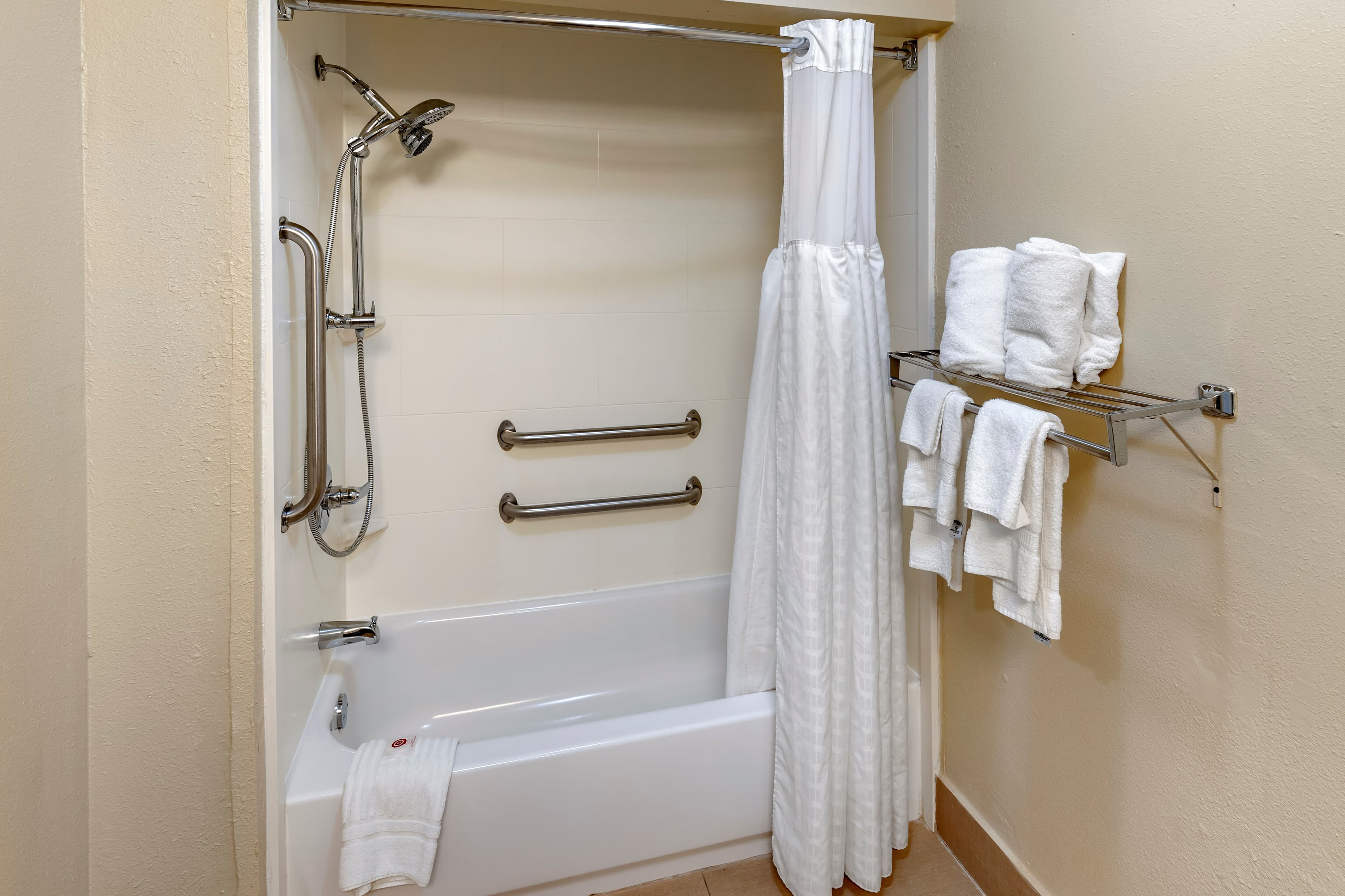 Comfort Inn & Suites Lincoln I-20 — 9