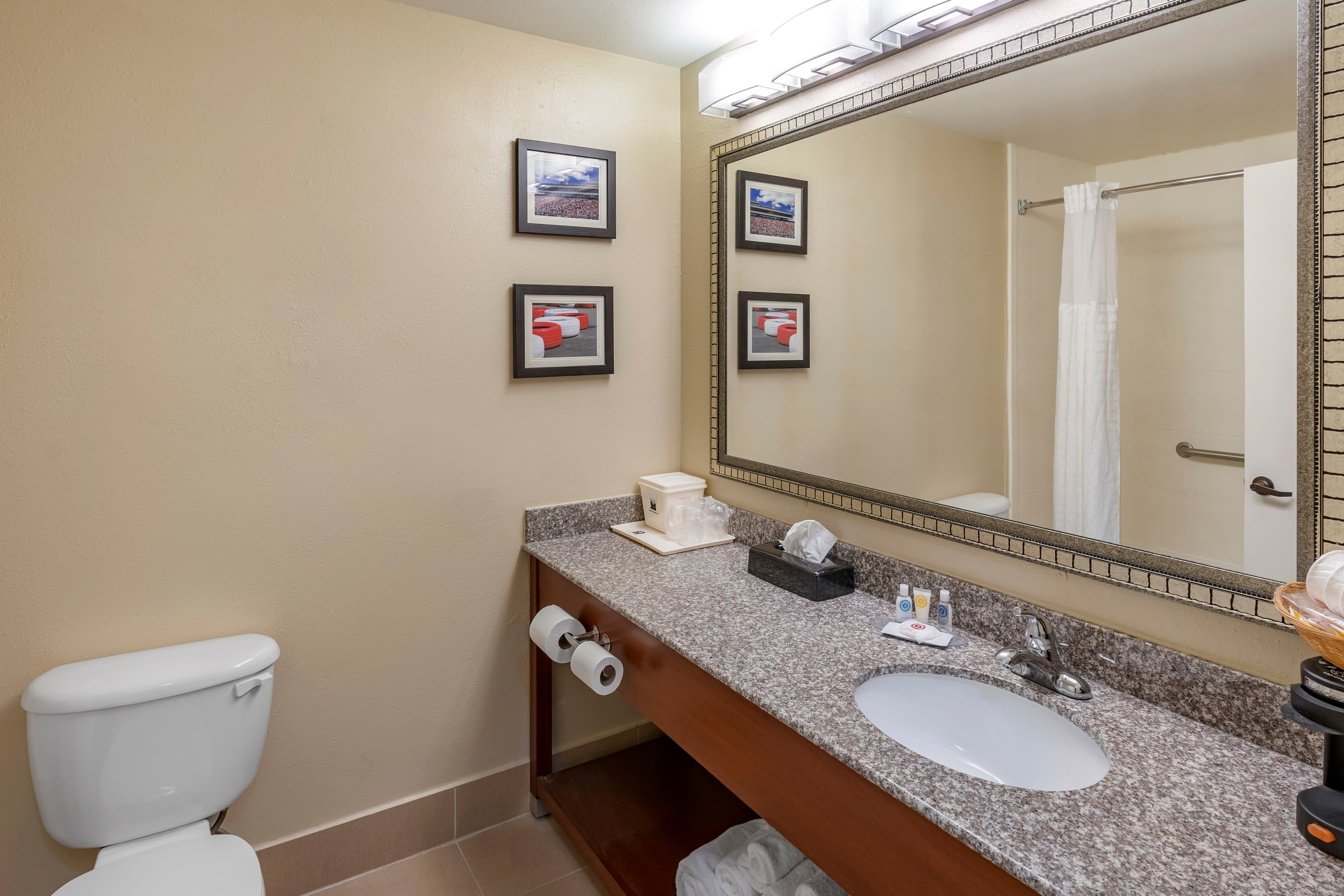 Comfort Inn & Suites Lincoln I-20 — 17