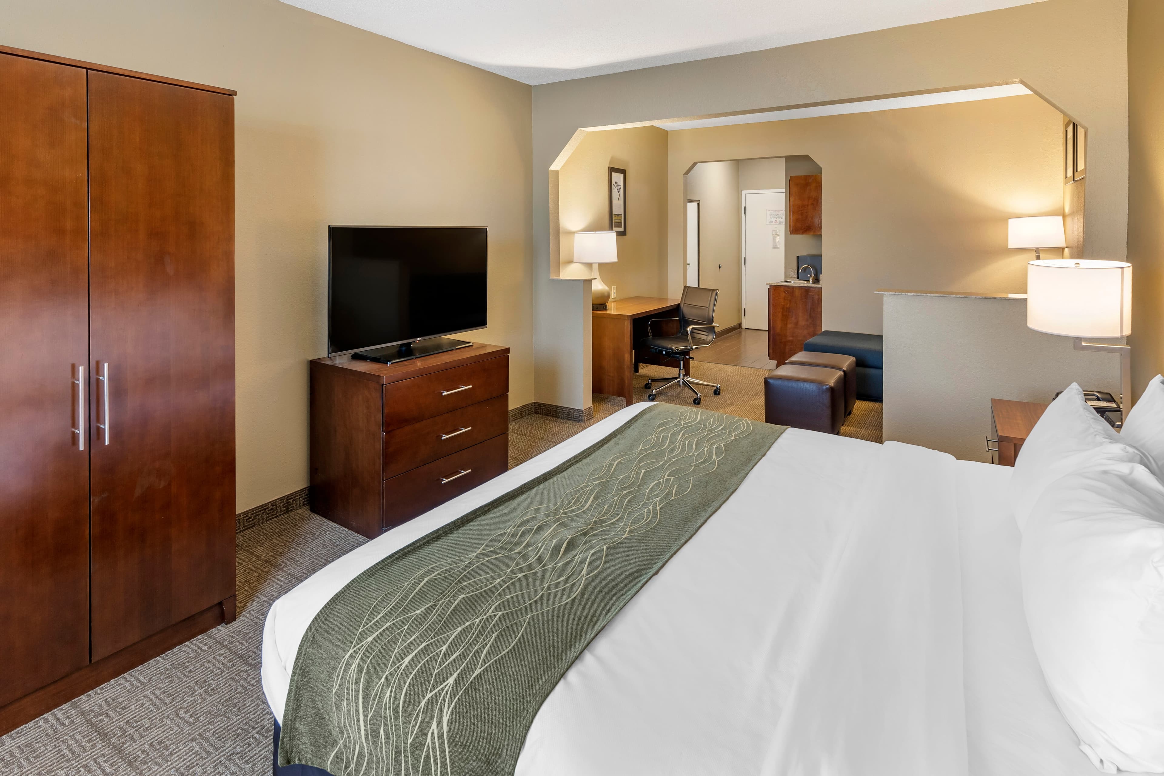 Comfort Inn & Suites Lincoln I-20 — 19