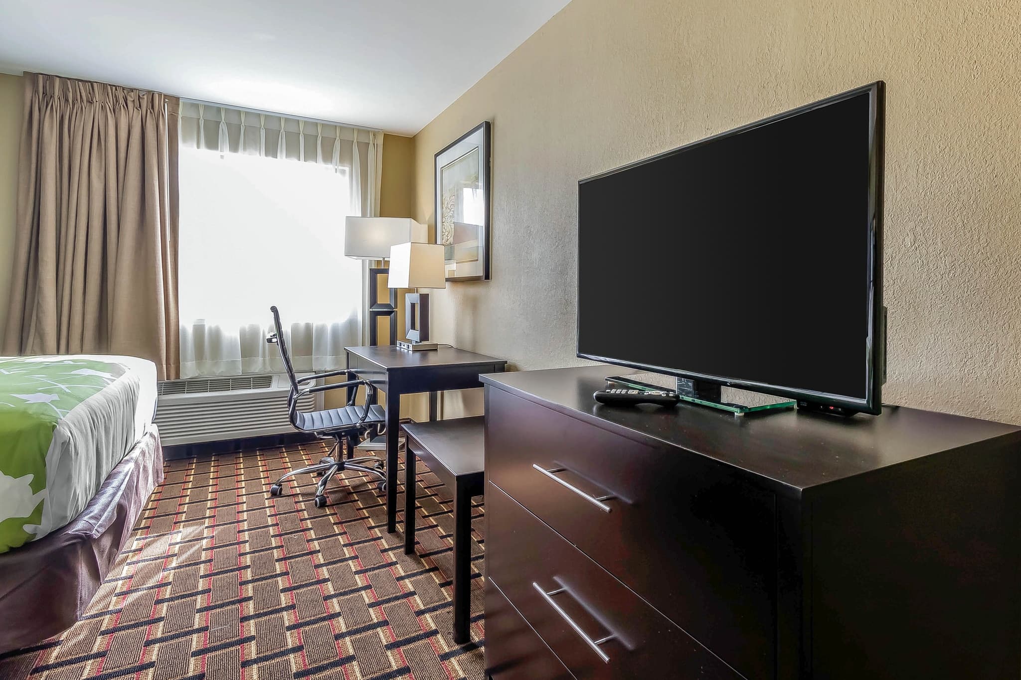 Econo Lodge Boaz — 11