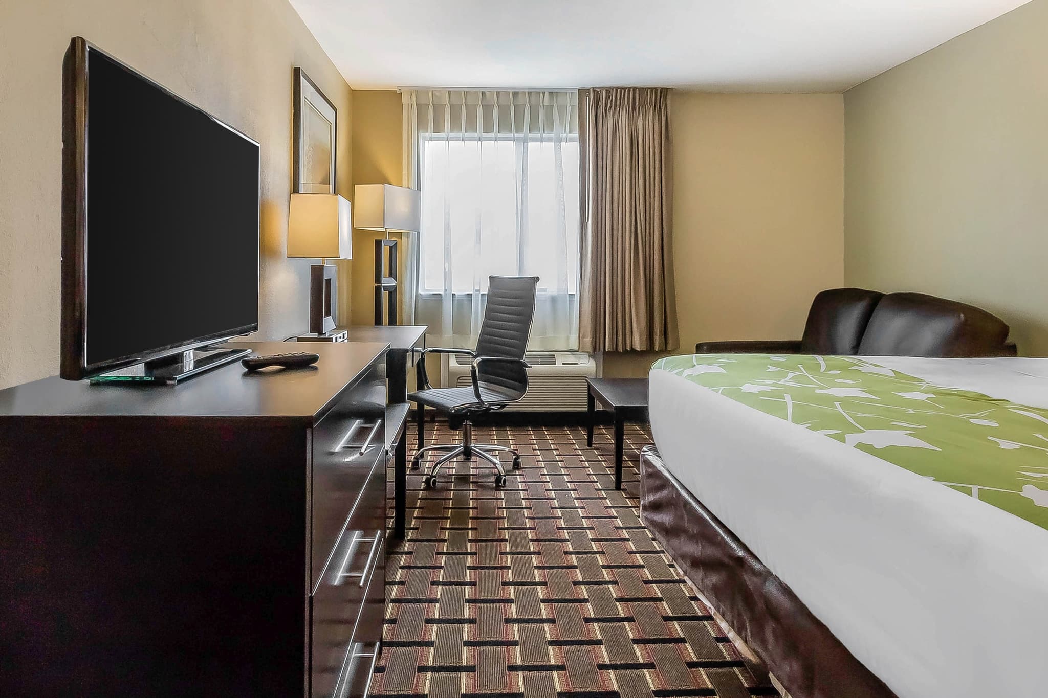 Econo Lodge Boaz — 6