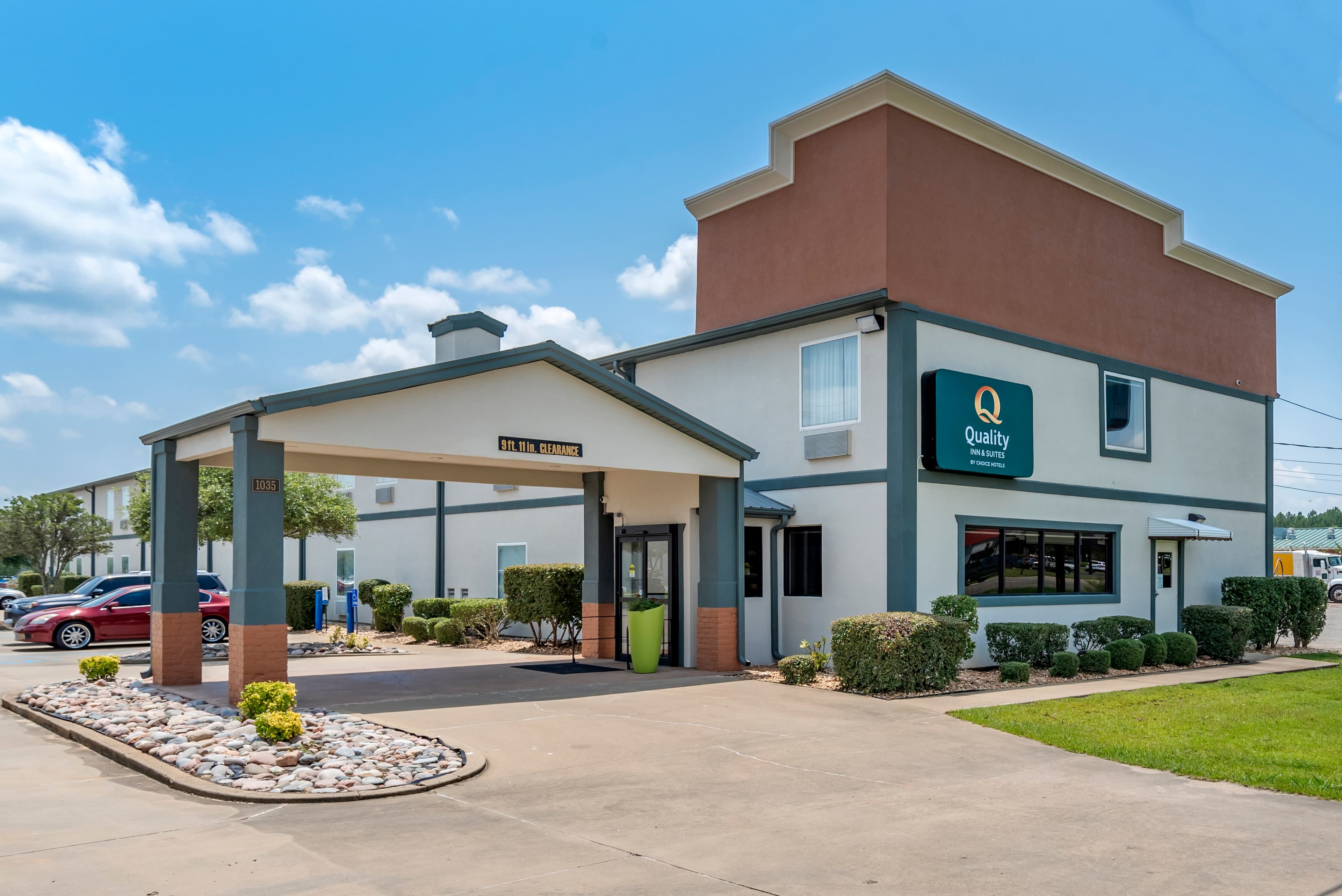 Quality Inn & Suites Demopolis - Image 1