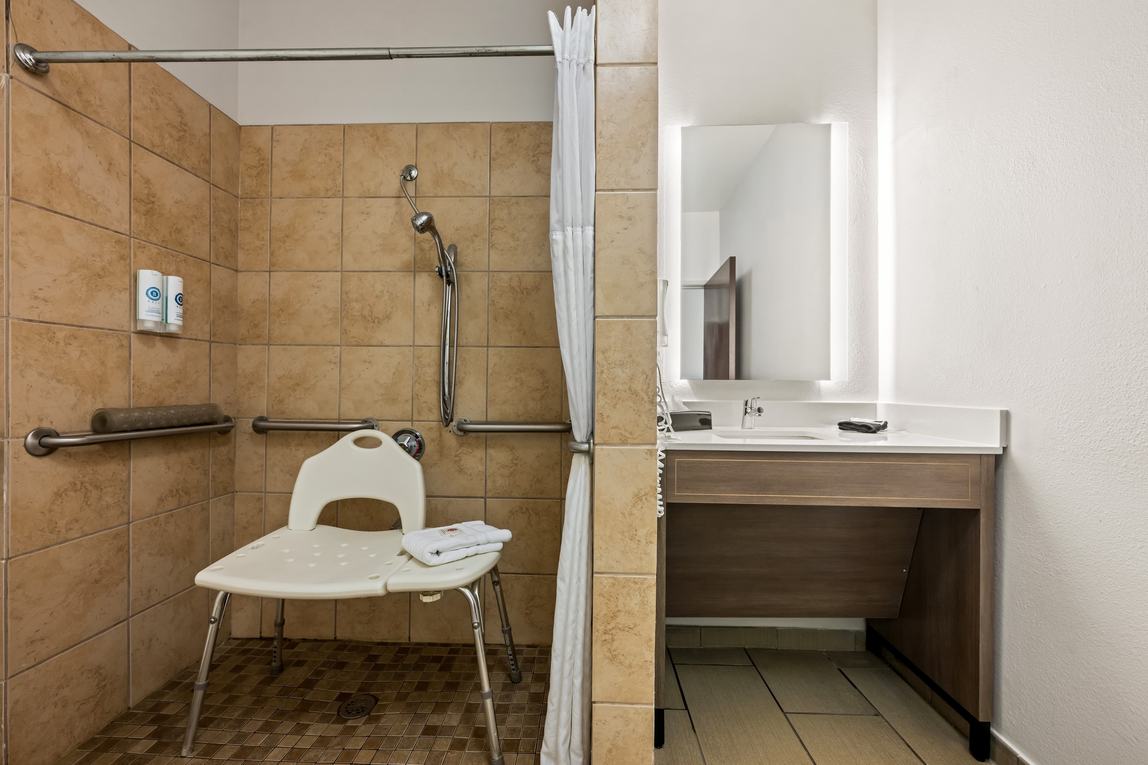 Comfort Suites Cullman I-65 Exit 310 — 18