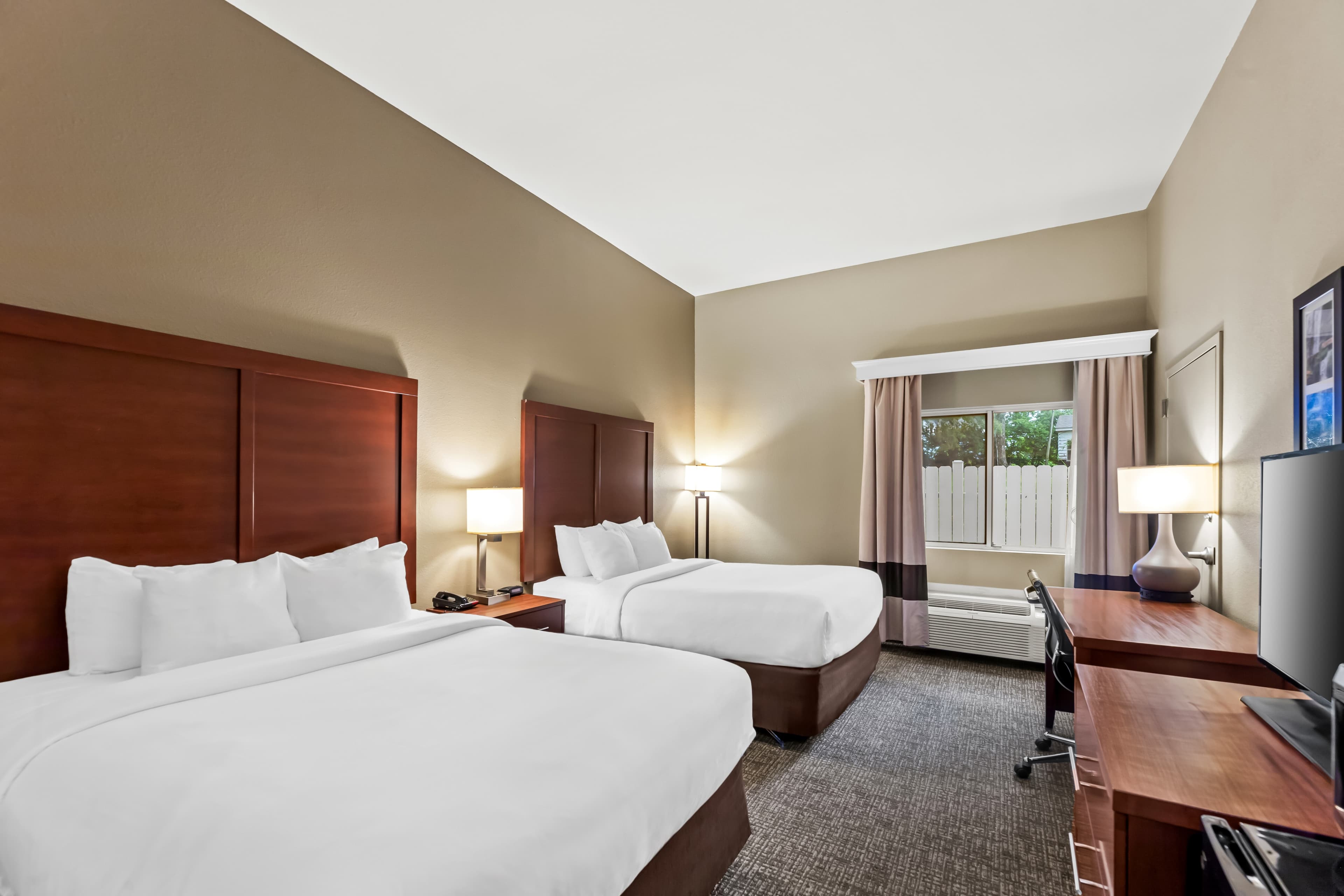Comfort Inn & Suites Tuscumbia-Muscle Shoals - Image 2
