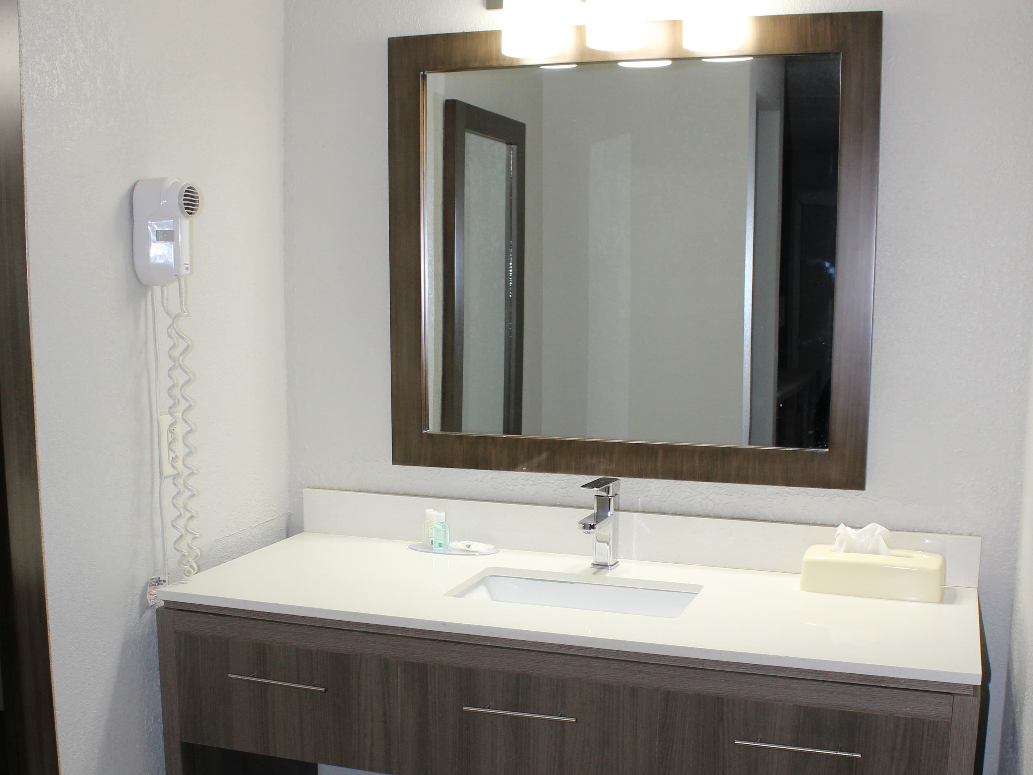 Quality Inn Athens I-65 / Huntsville Area West — 16